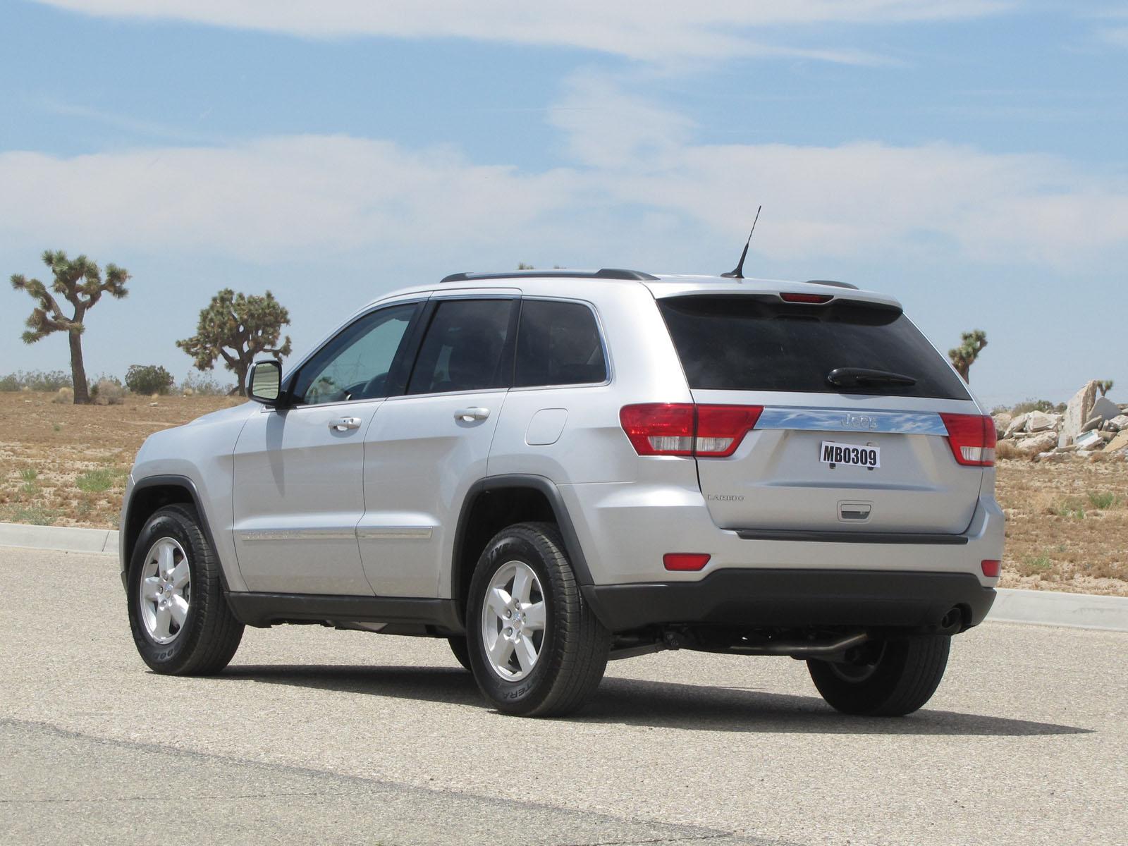 2011 JEEP GRAND CHEROKEE crash image