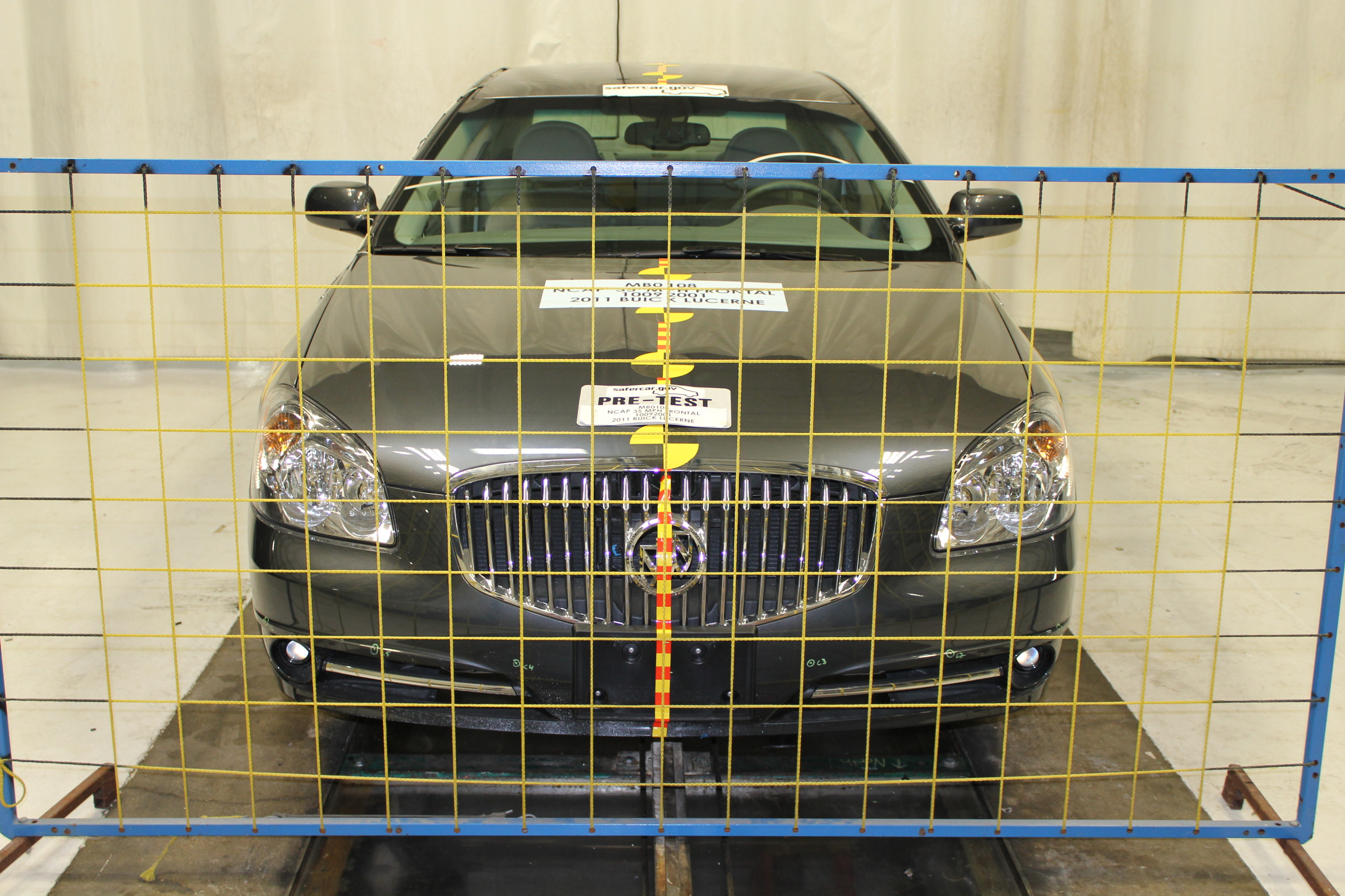 2011 BUICK LUCERNE crash-test photo