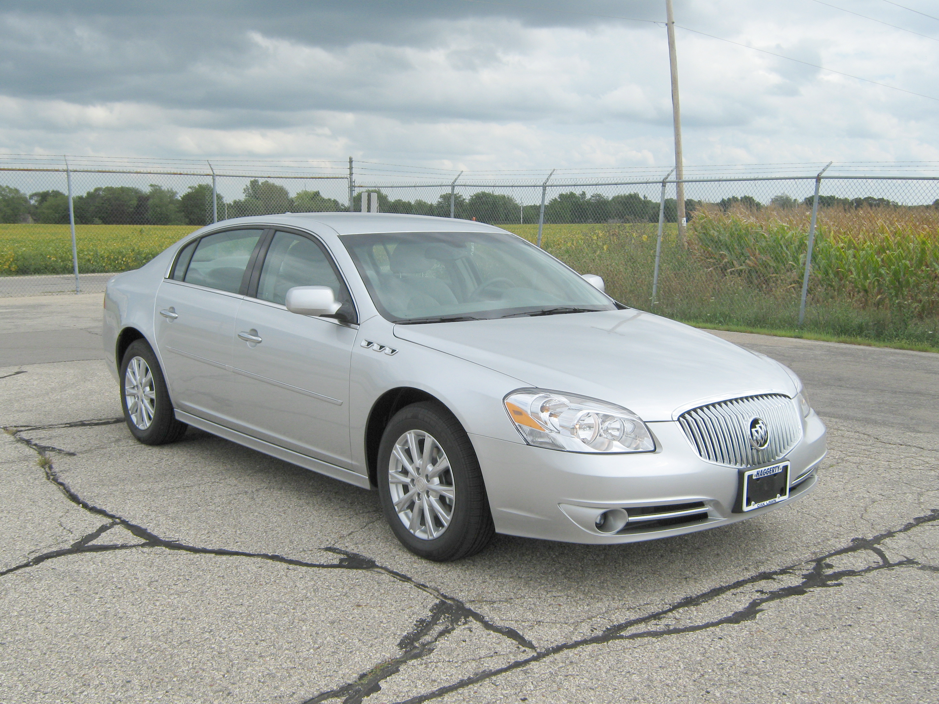 2011 BUICK LUCERNE crash-test photo