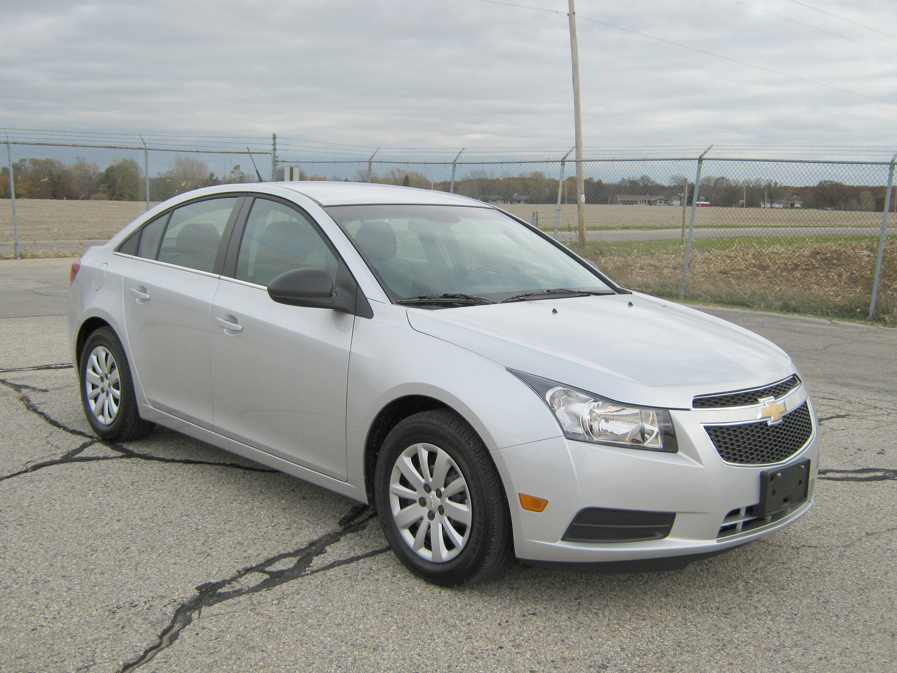 2011 CHEVROLET CRUZE crash-test photo