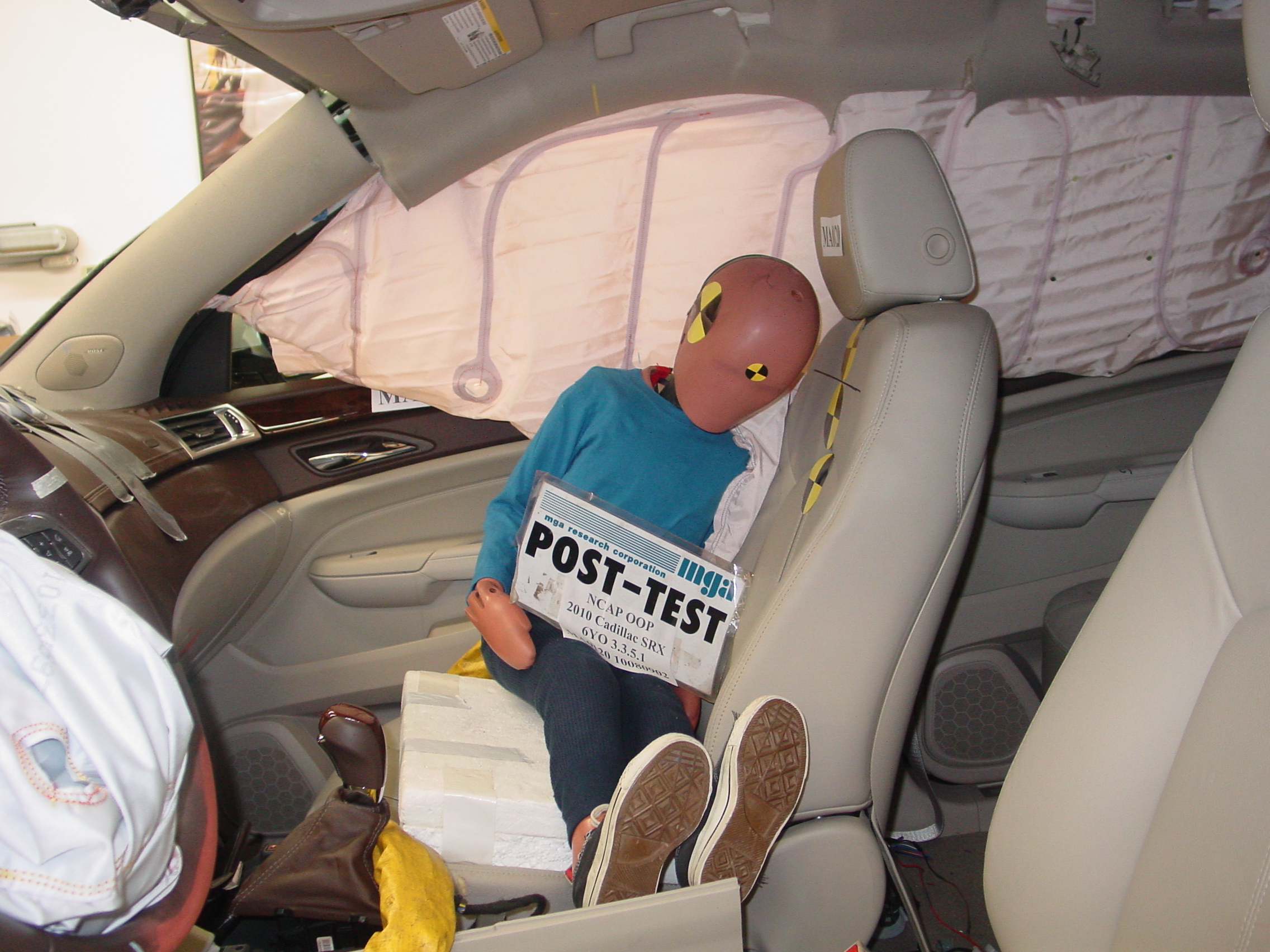 2010 CADILLAC SRX crash-test photo