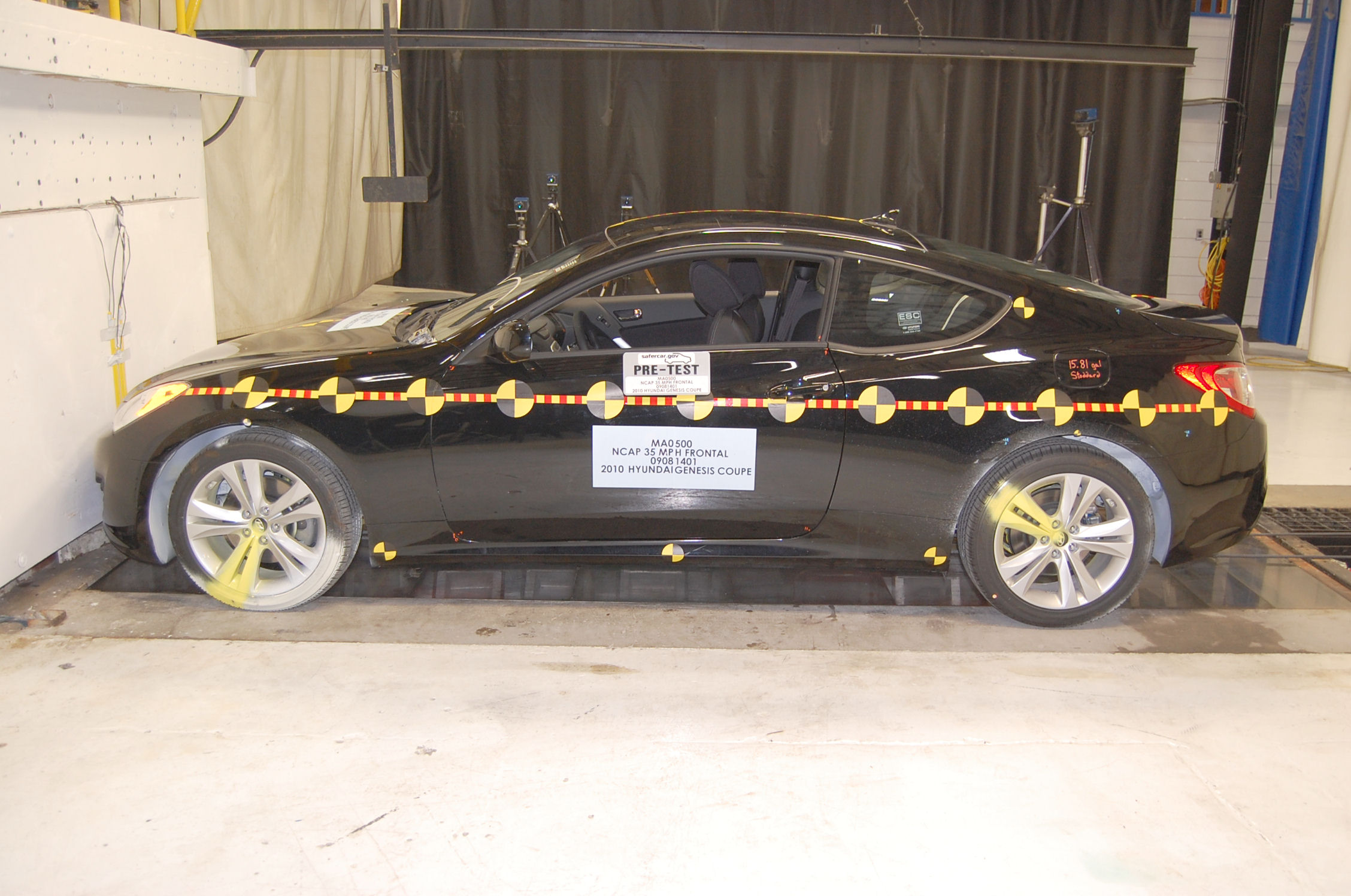 2010 HYUNDAI GENESIS crash image