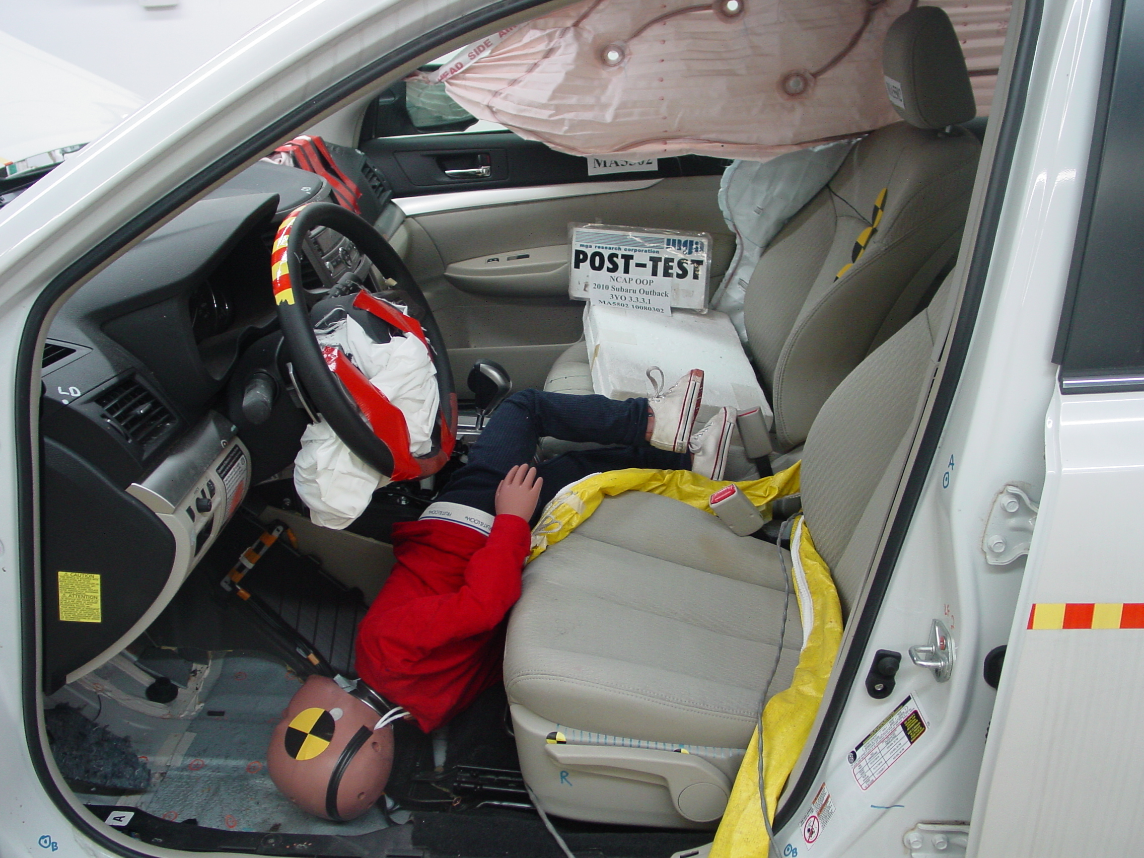 2010 SUBARU OUTBACK crash-test photo