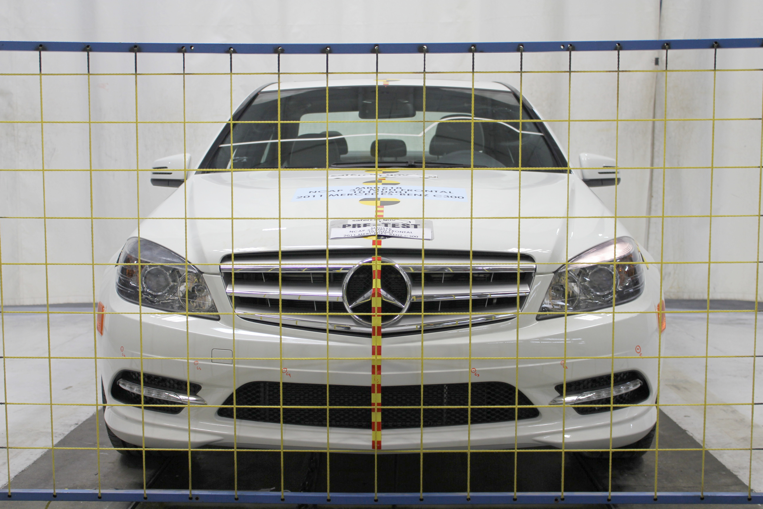 2011 MERCEDES C300 crash-test photo