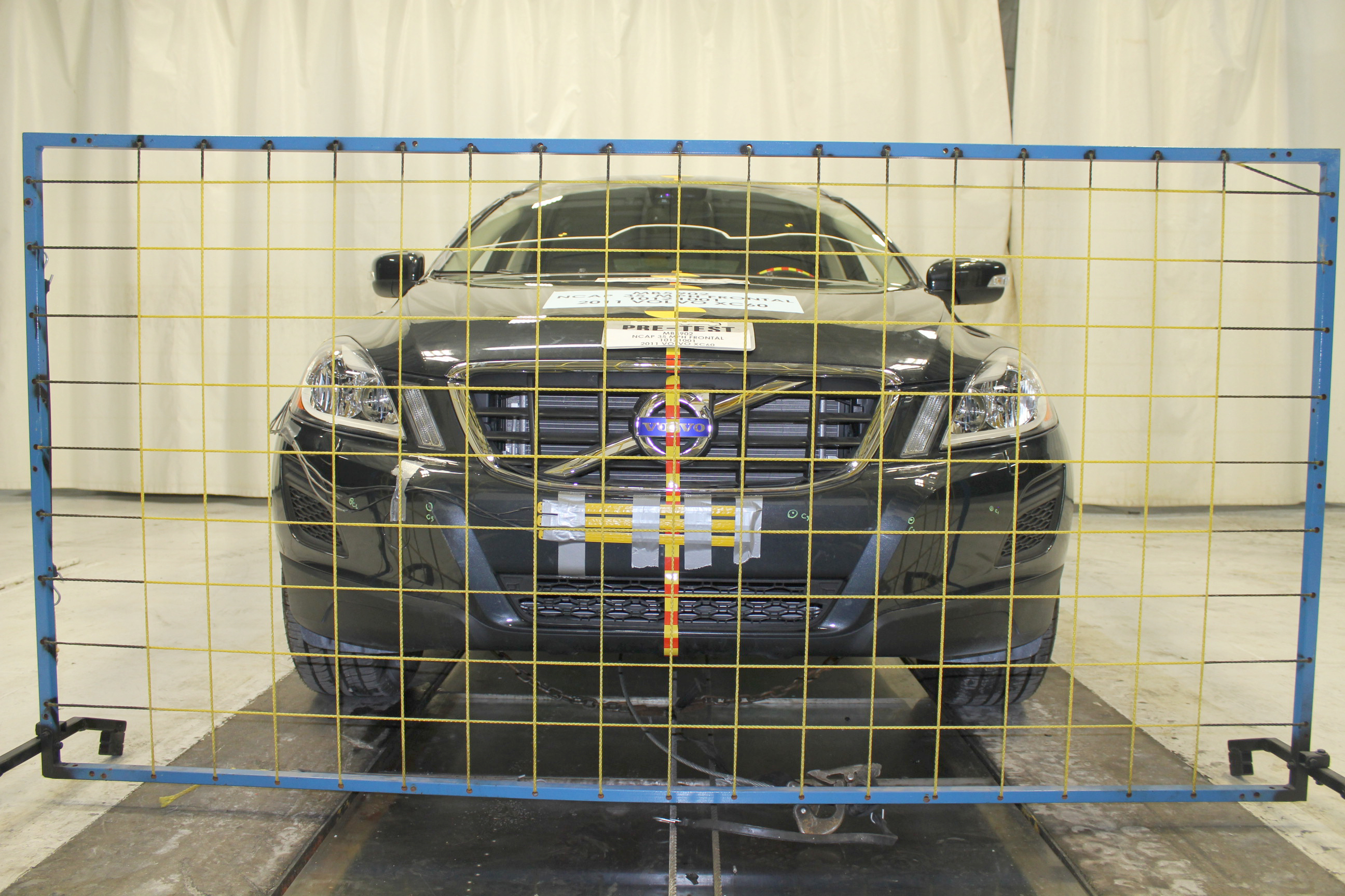 2011 VOLVO XC60 crash-test photo