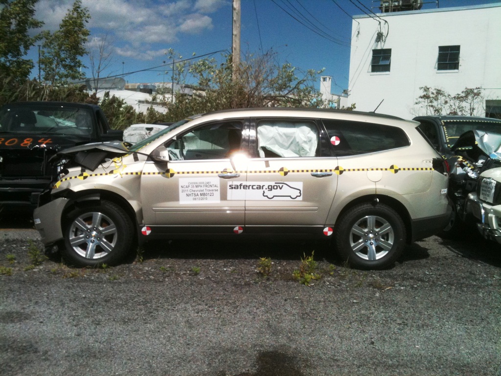 2011 CHEVROLET TRAVERSE crash image