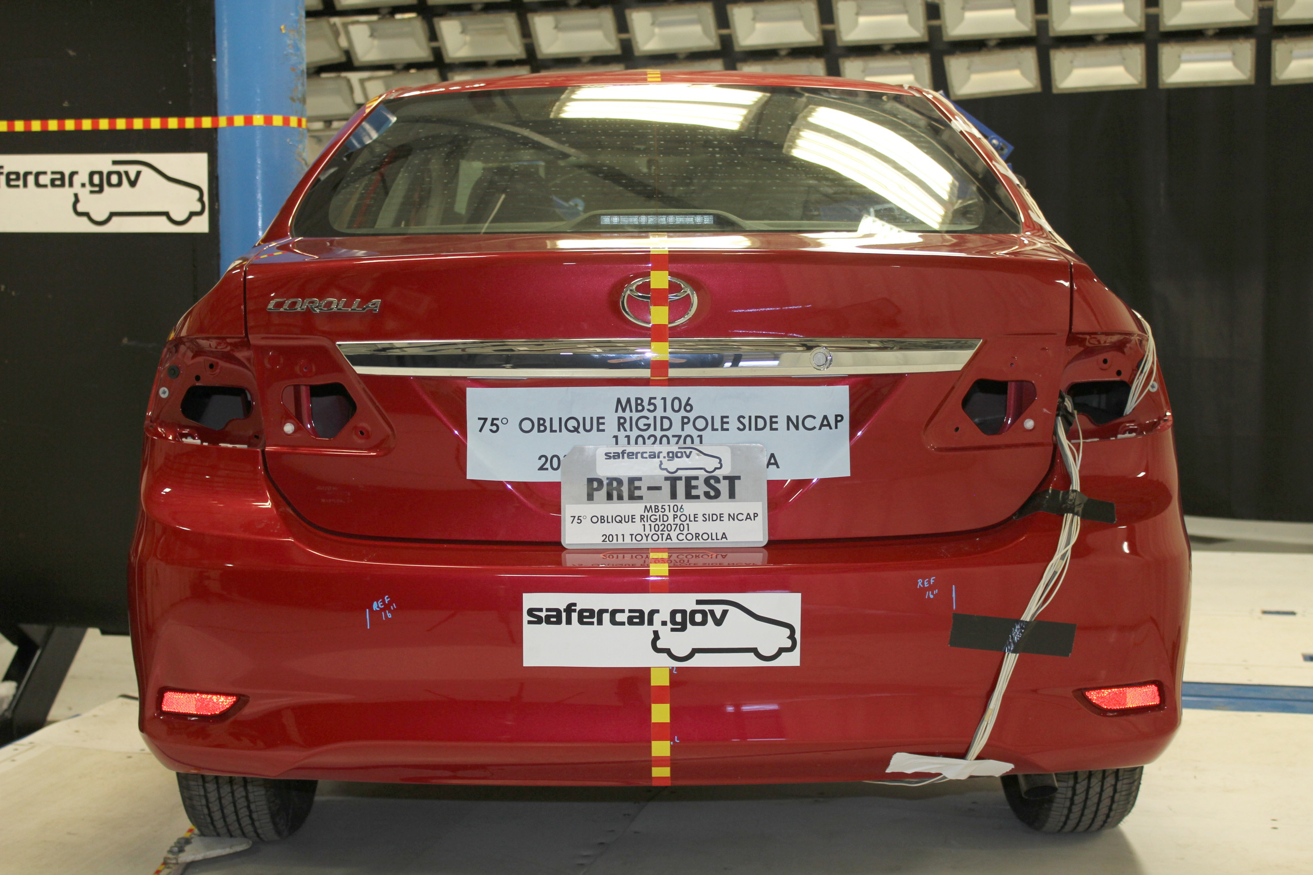 2011 TOYOTA COROLLA crash image 12