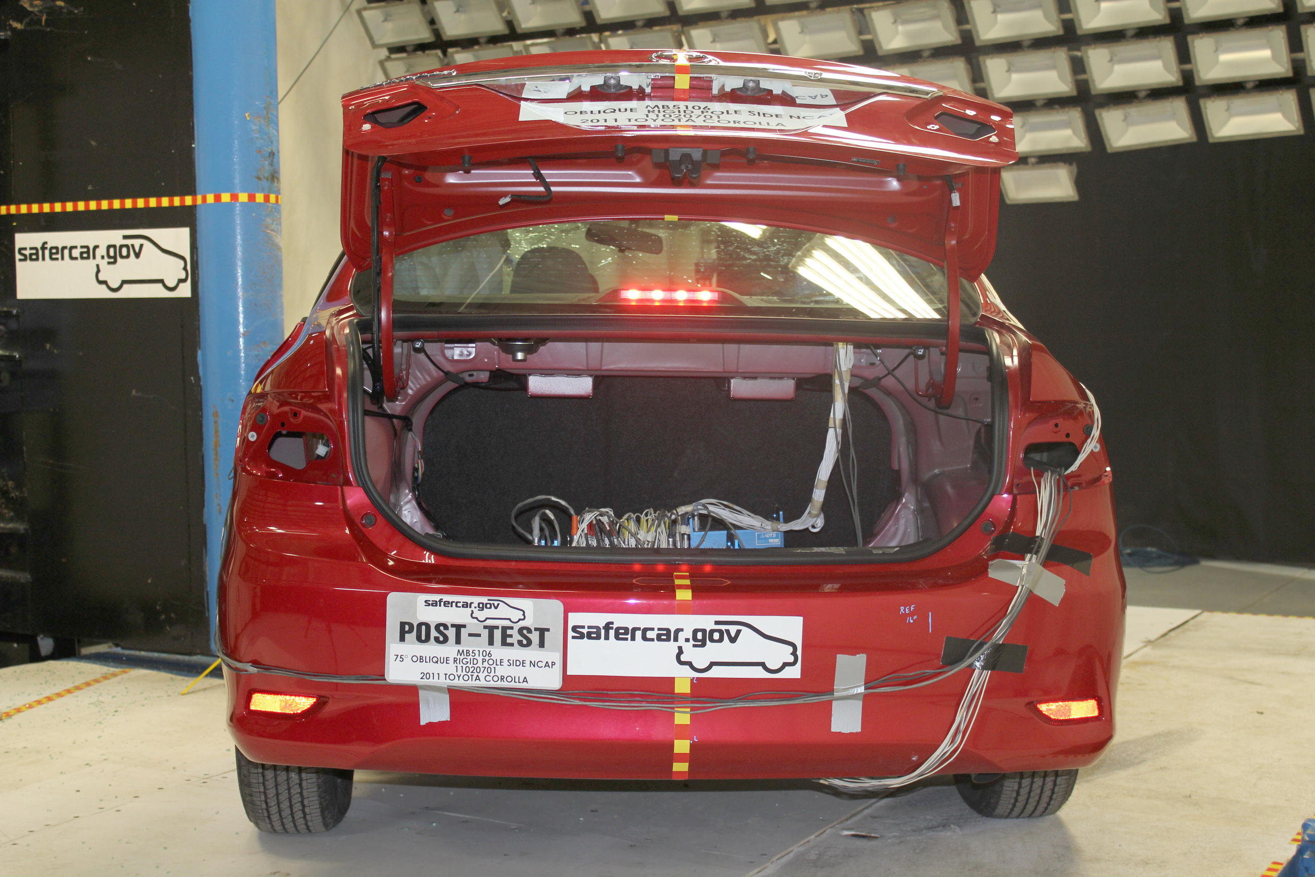 2011 TOYOTA COROLLA crash image 13
