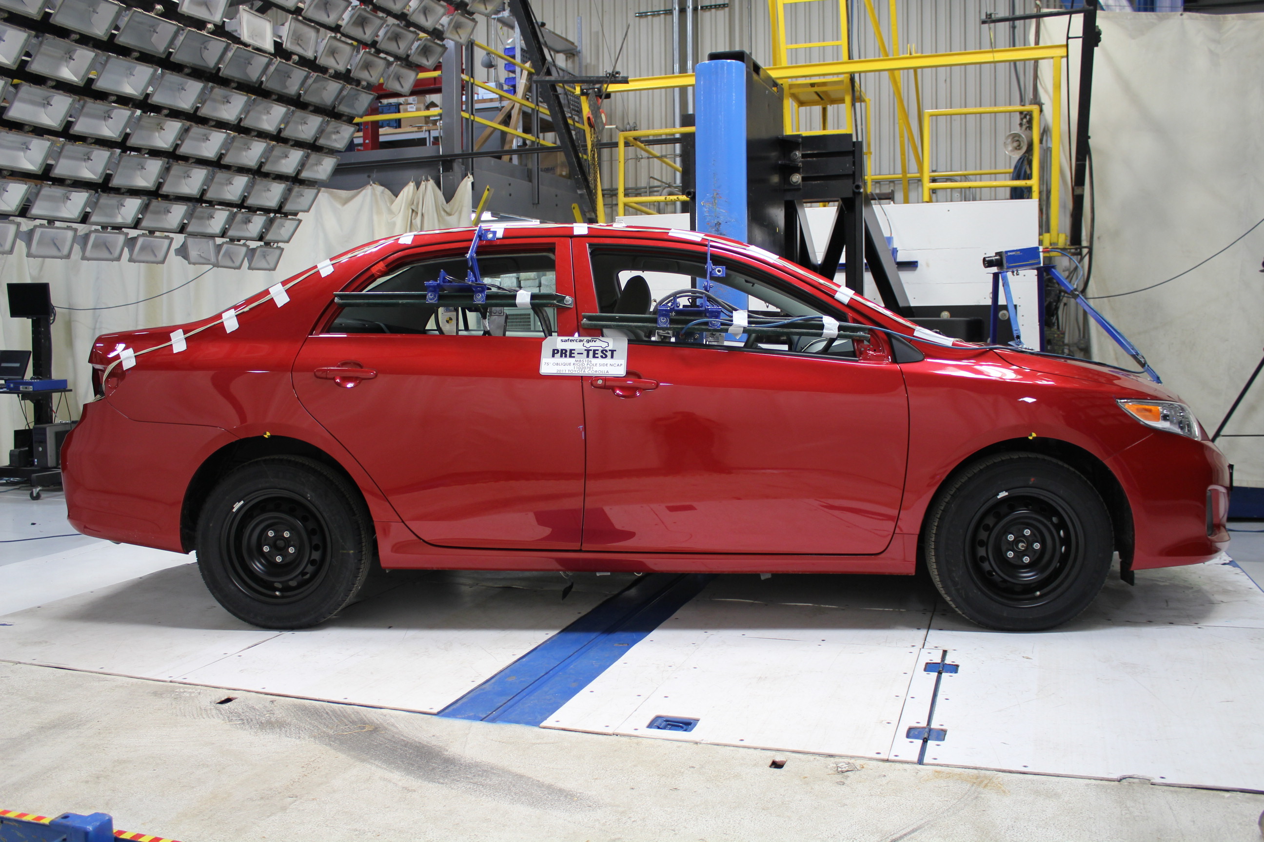 2011 TOYOTA COROLLA crash image 14