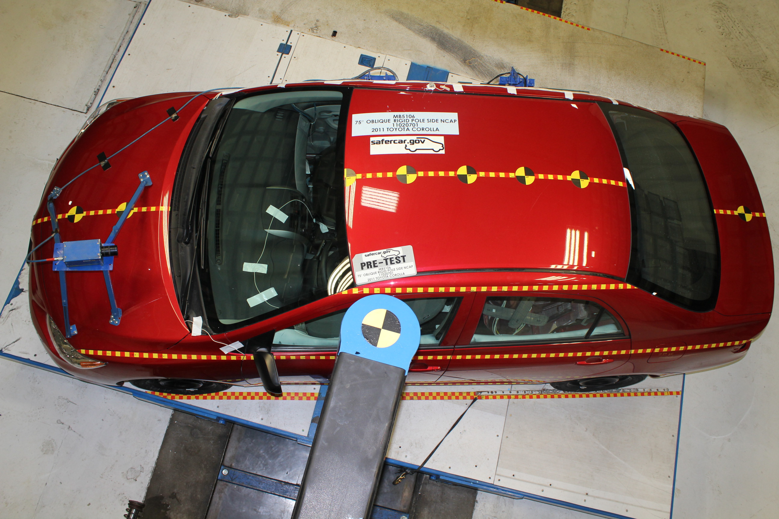 2011 TOYOTA COROLLA crash image 16