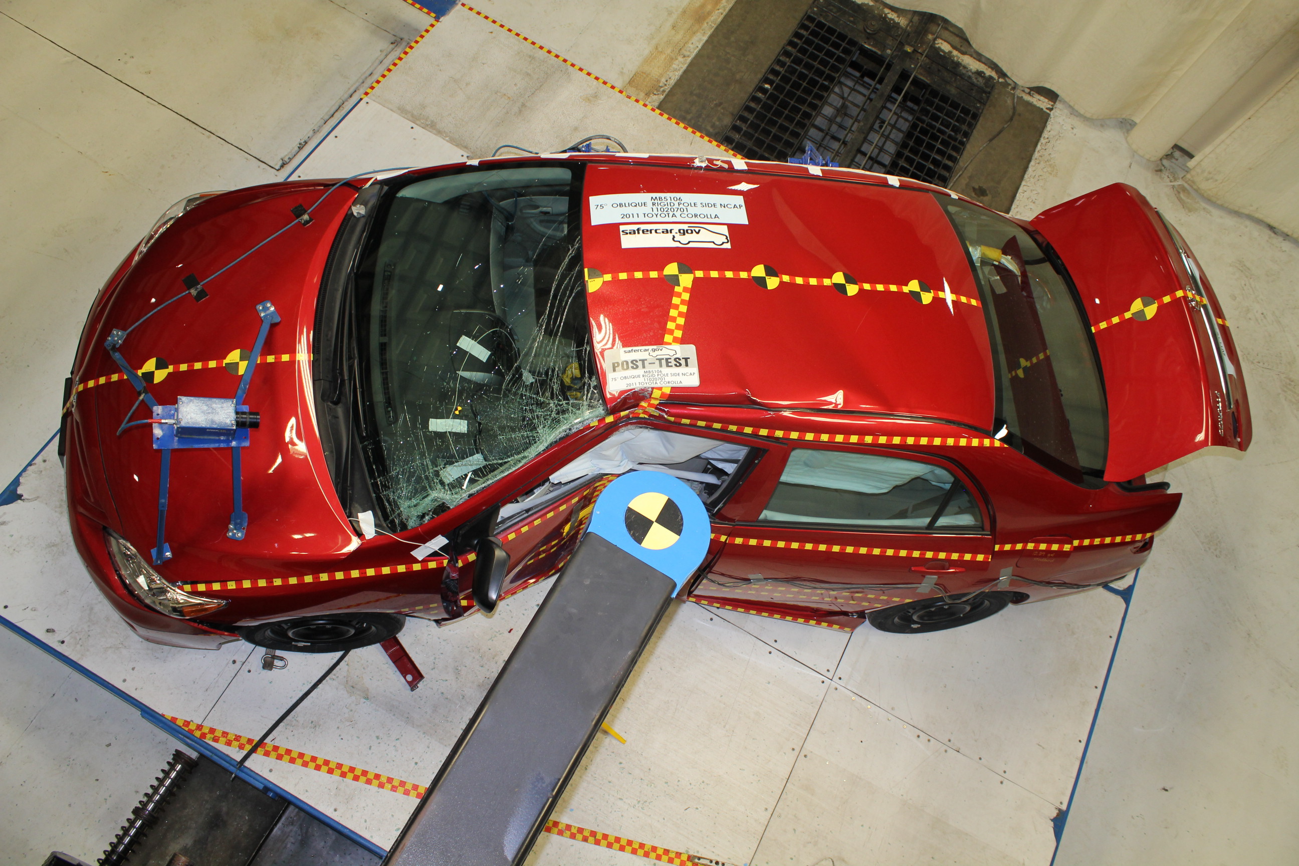 2011 TOYOTA COROLLA crash image 17