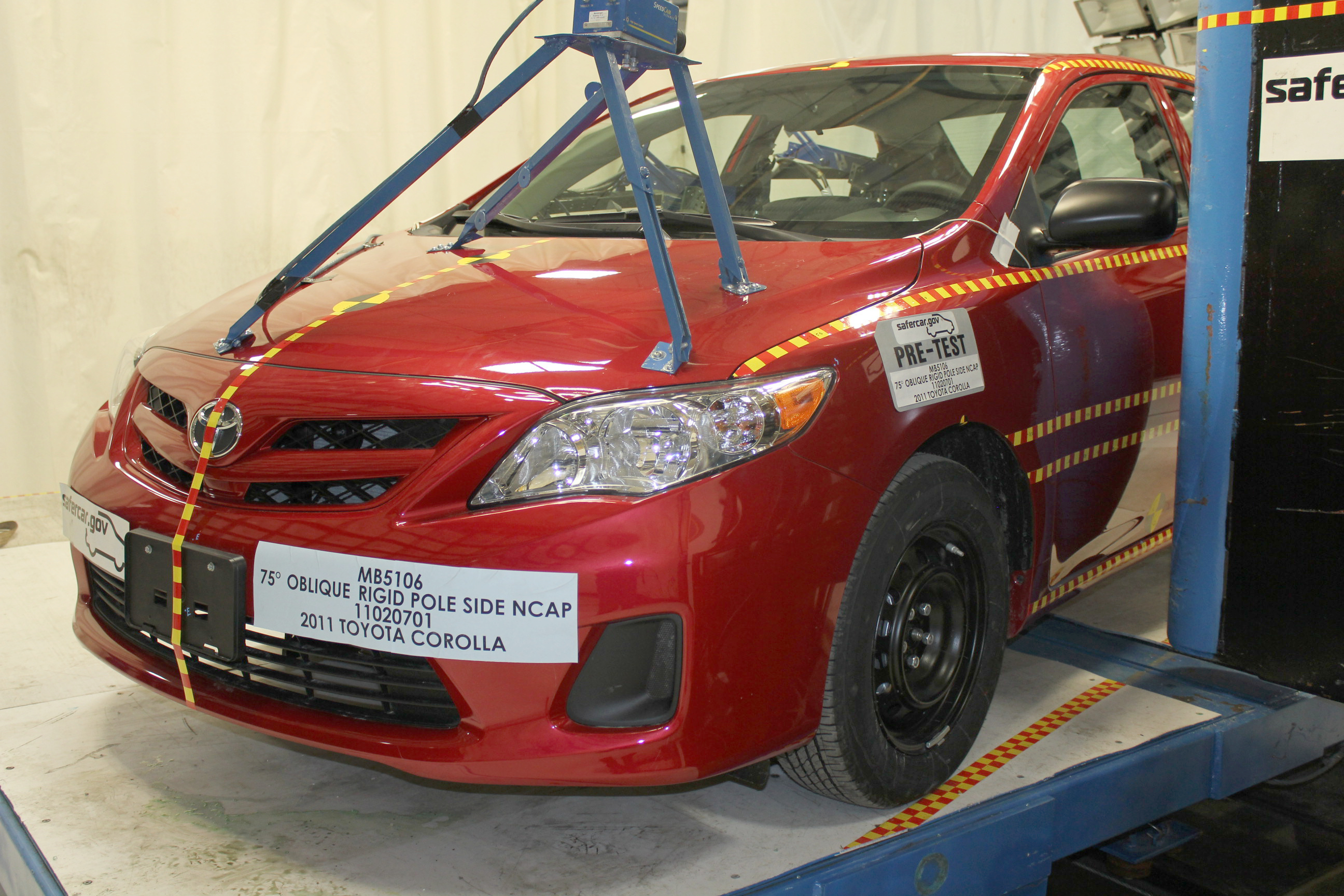 2011 TOYOTA COROLLA crash image 18