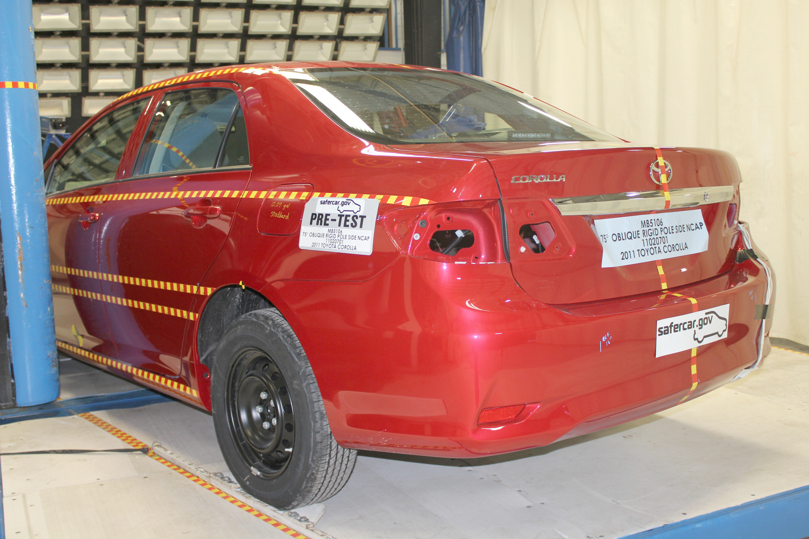 2011 TOYOTA COROLLA crash image 19