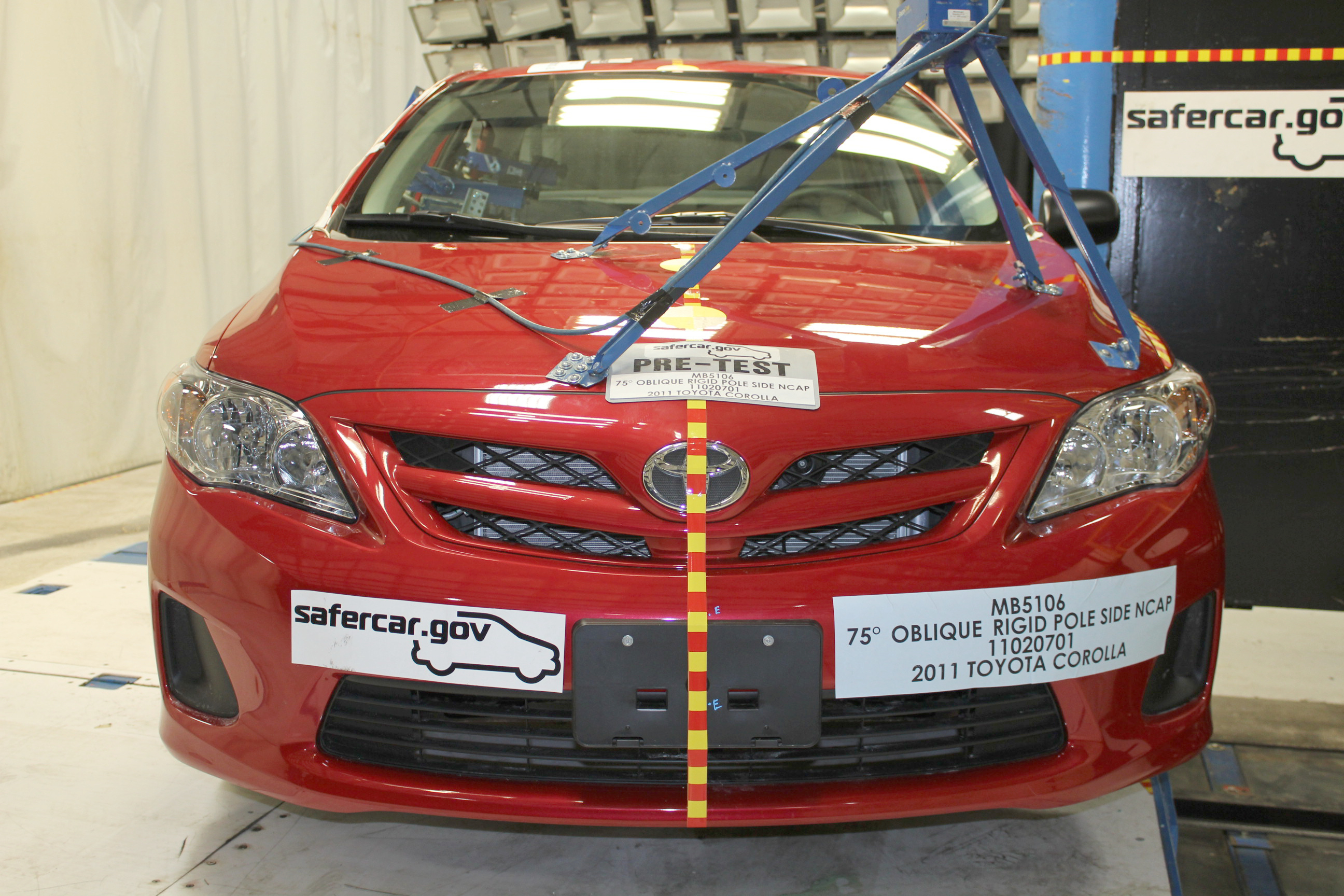 2011 TOYOTA COROLLA crash image 3