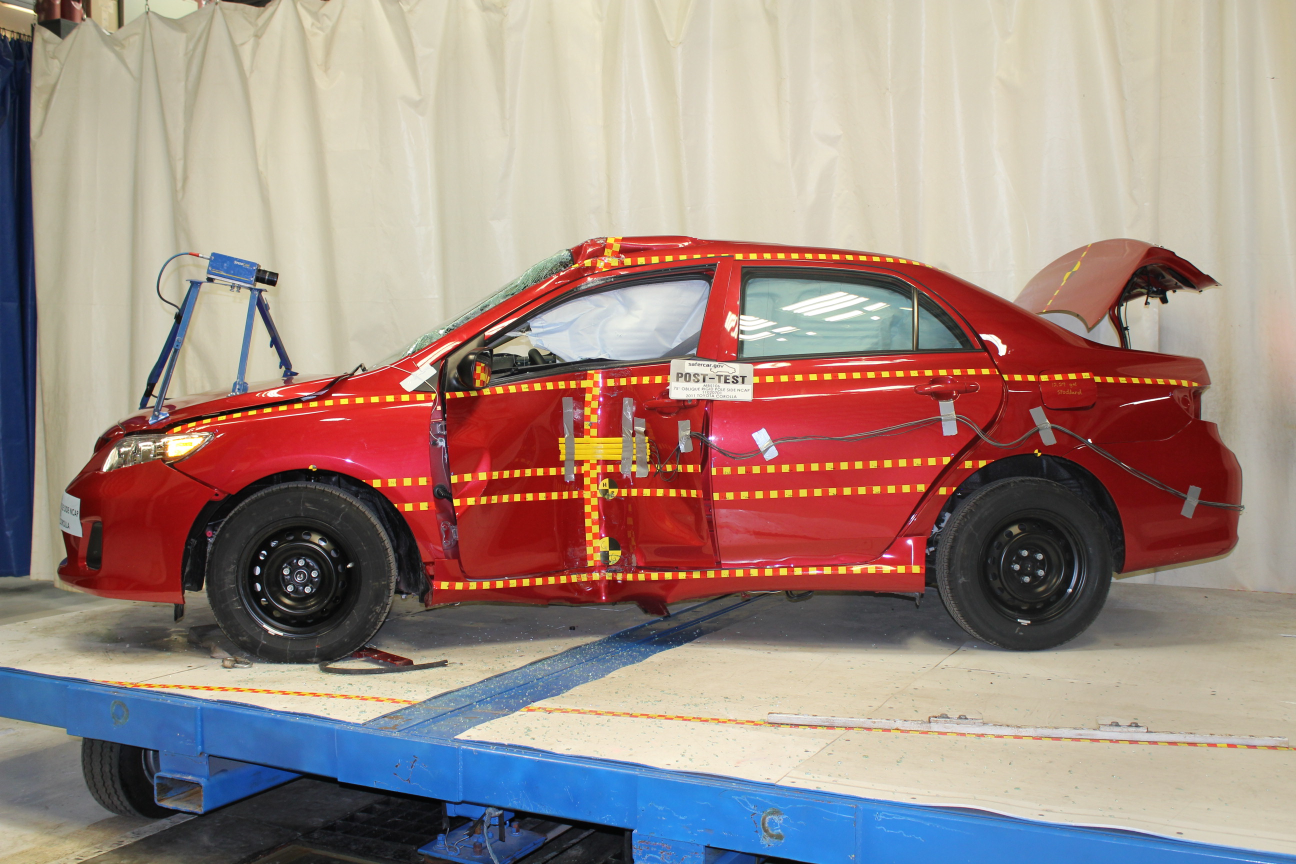 2011 TOYOTA COROLLA crash image 8