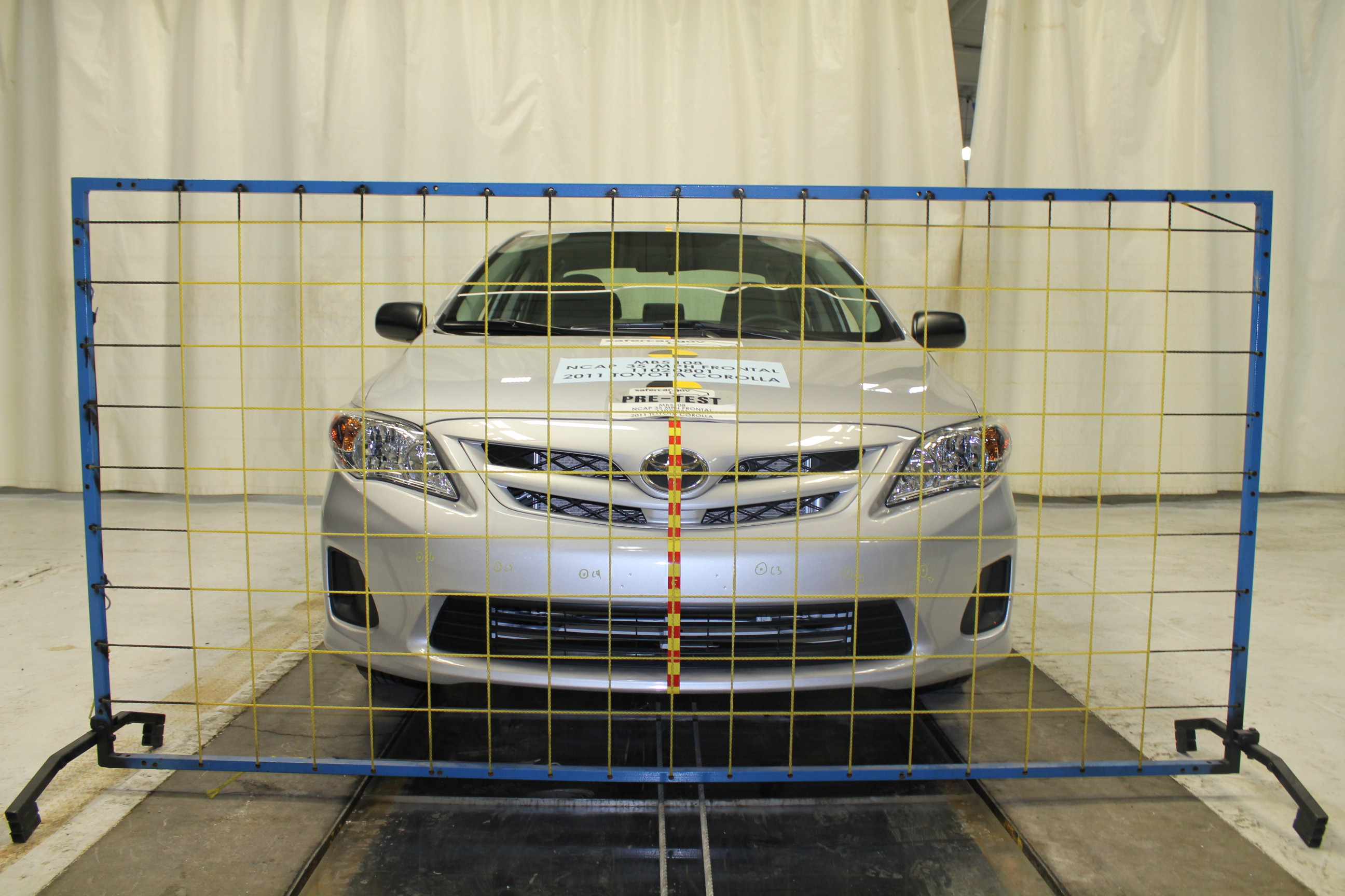 2011 TOYOTA COROLLA crash-test photo