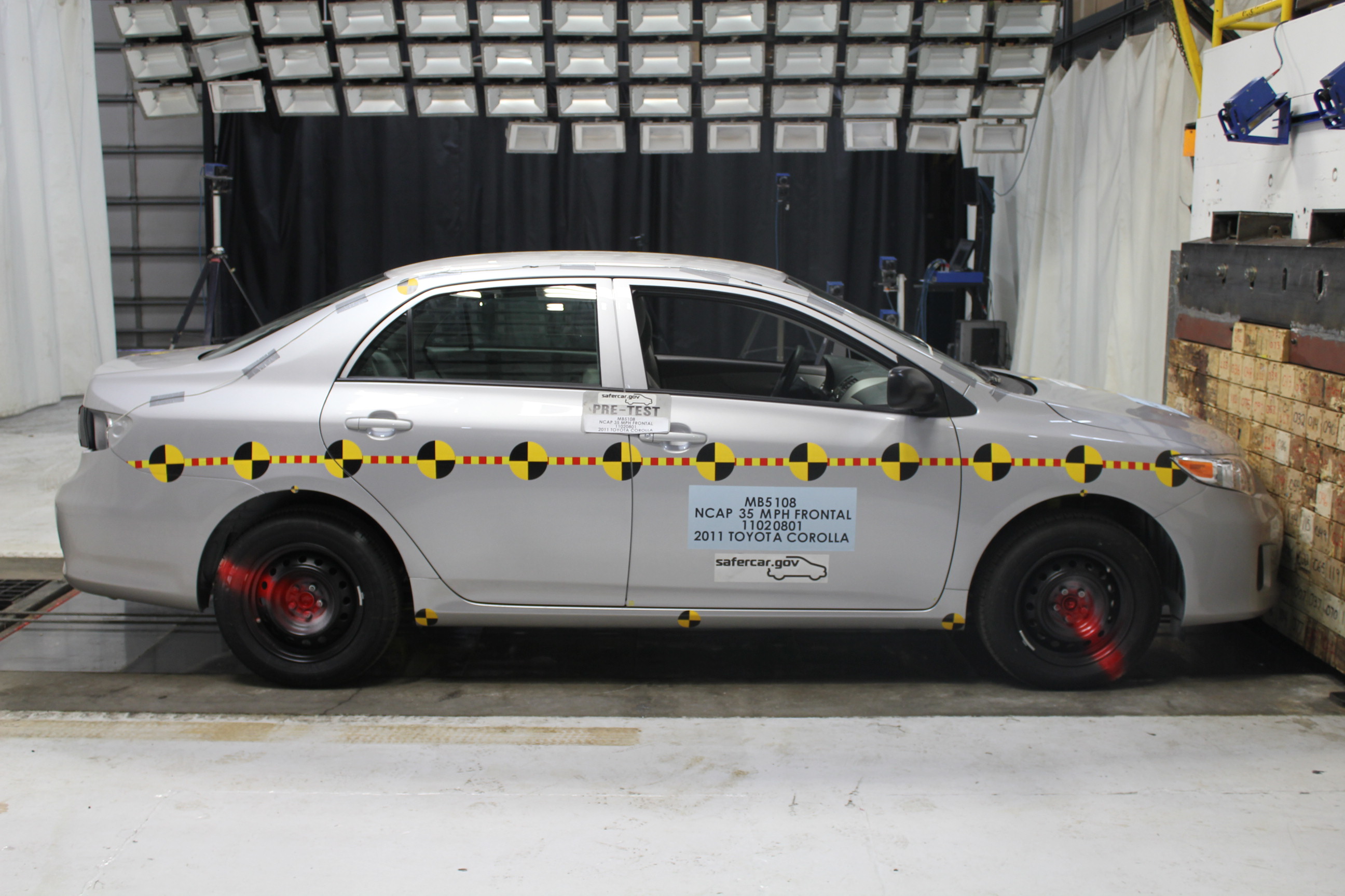 2011 TOYOTA COROLLA crash image 13