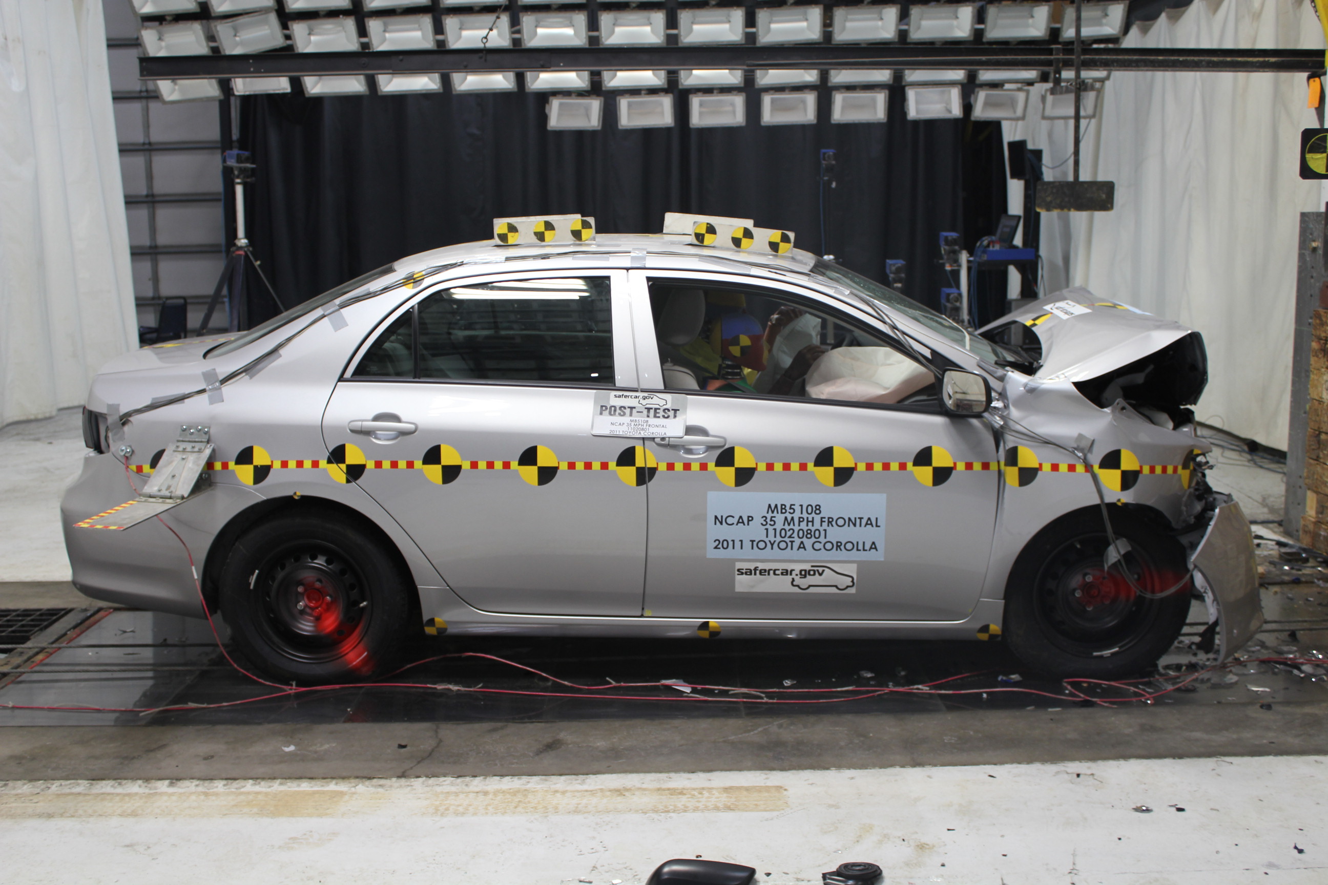 2011 TOYOTA COROLLA crash image 14
