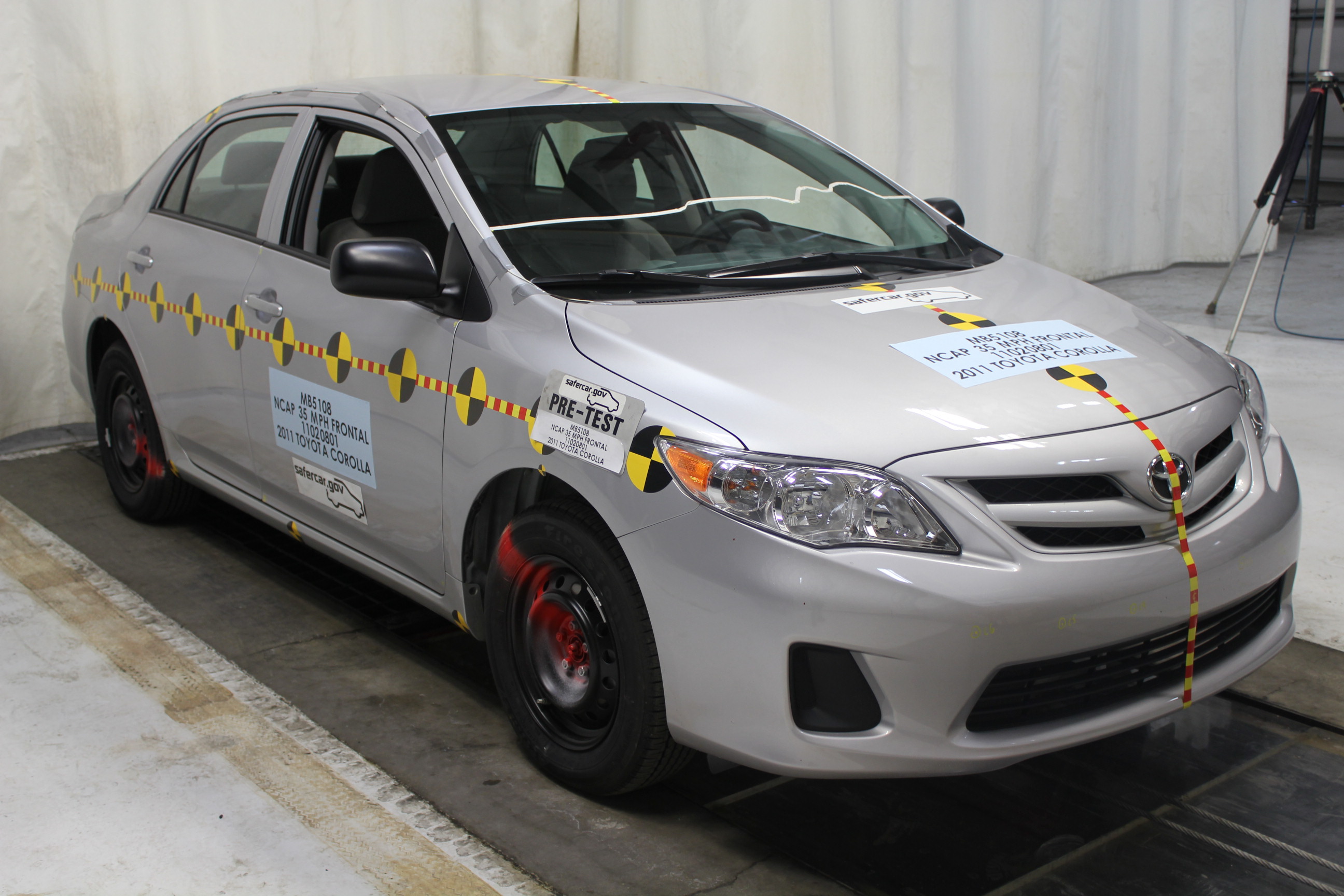 2011 TOYOTA COROLLA crash image 15