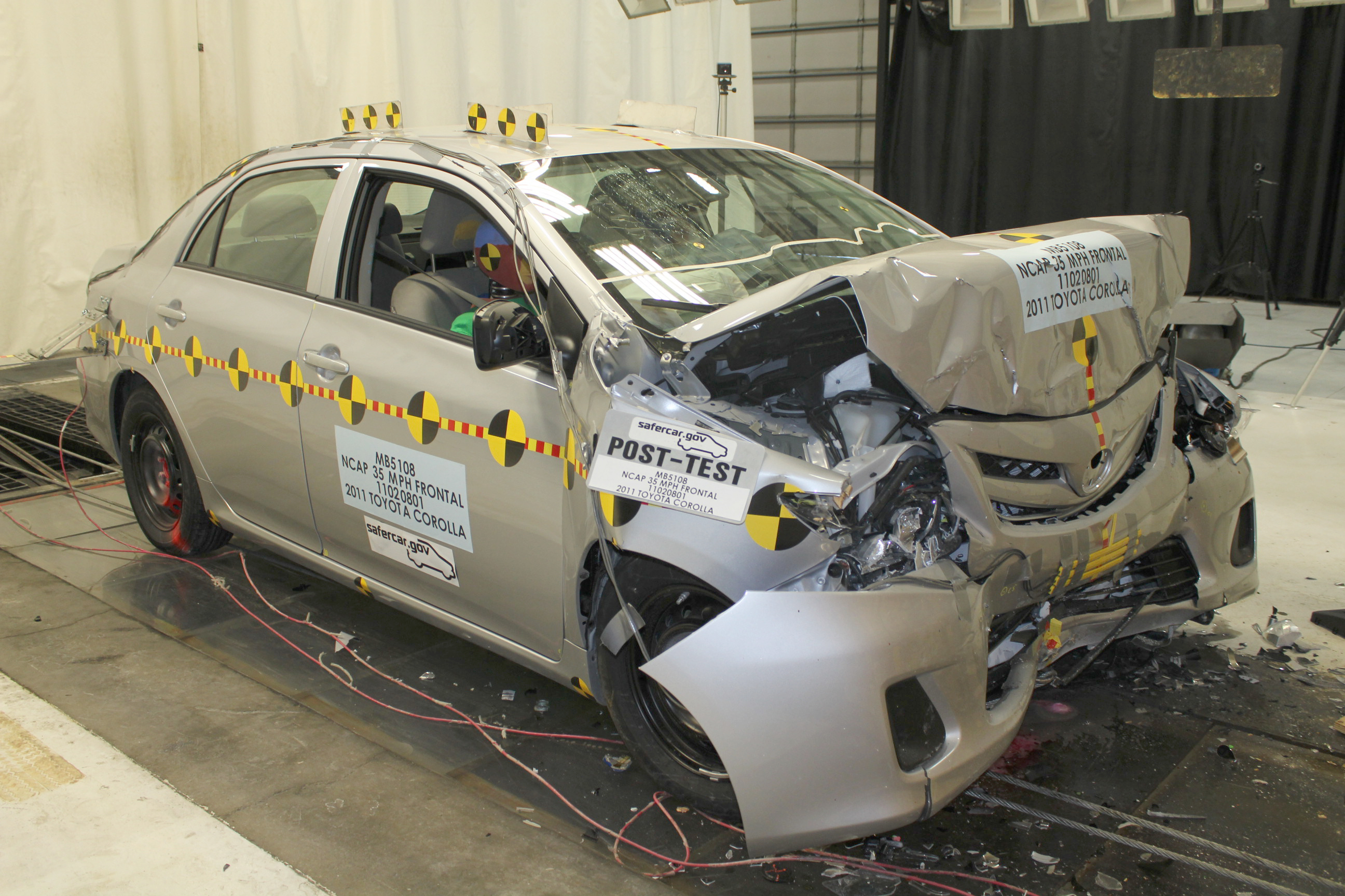 2011 TOYOTA COROLLA crash image 16