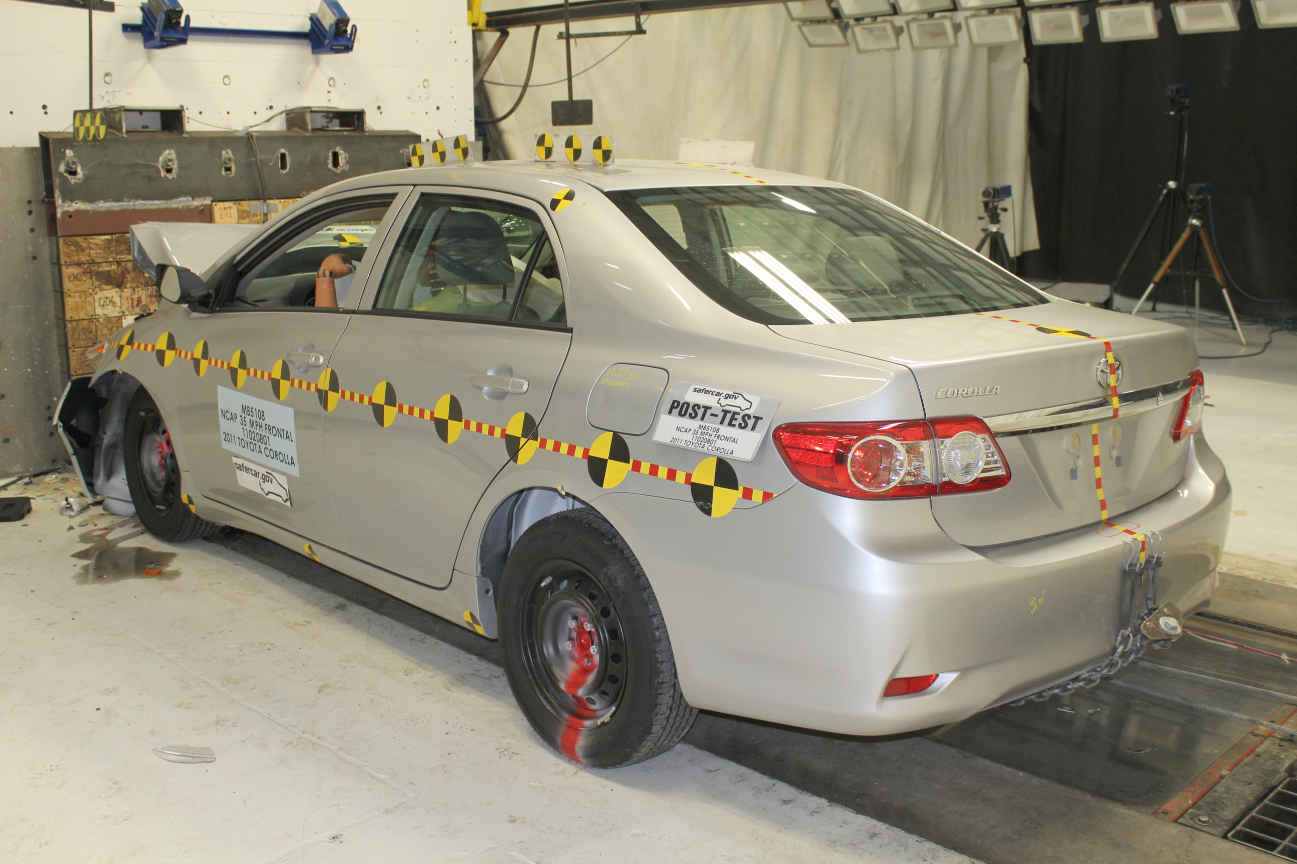 2011 TOYOTA COROLLA crash image 18