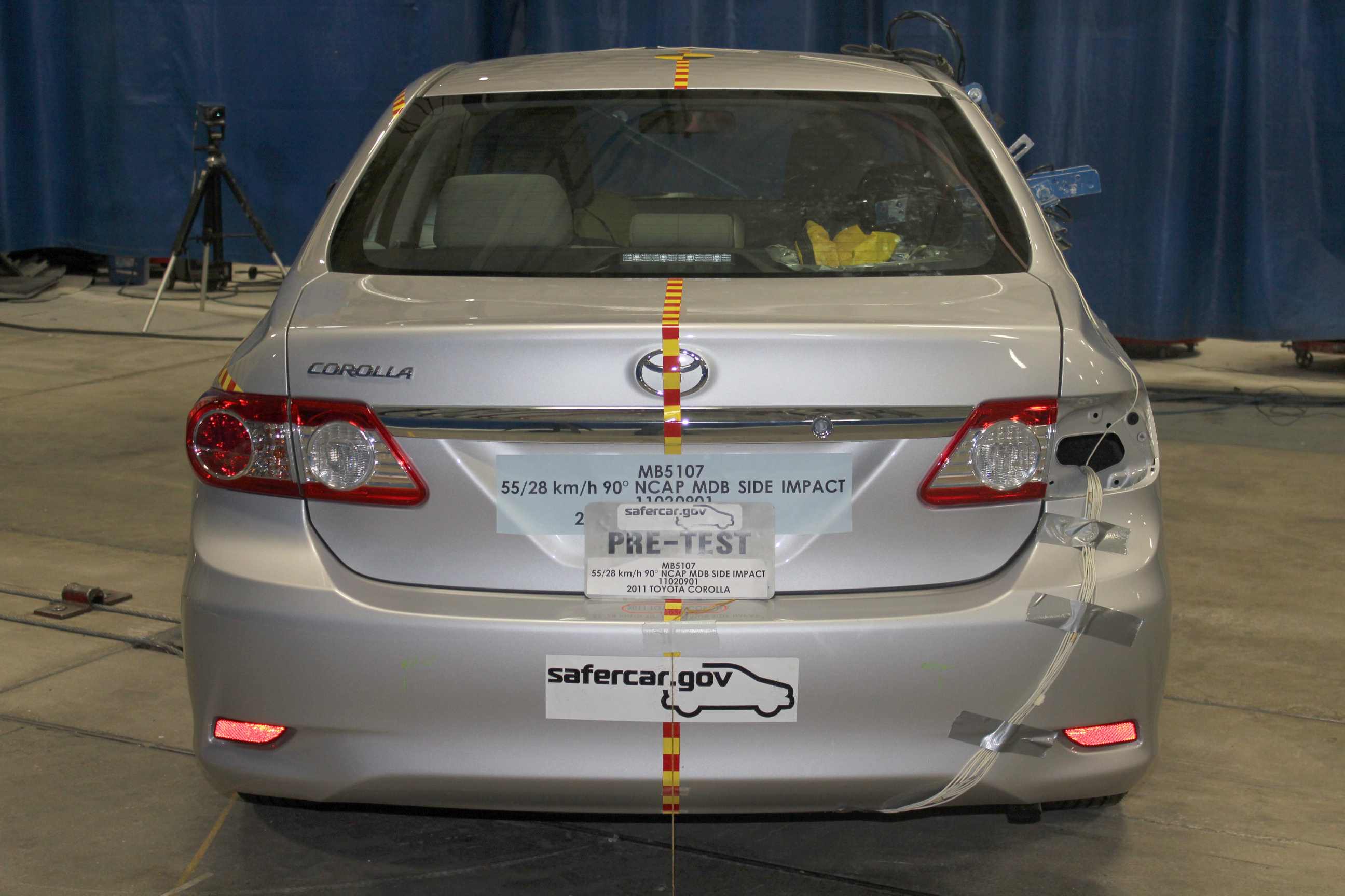 2011 TOYOTA COROLLA crash image 12
