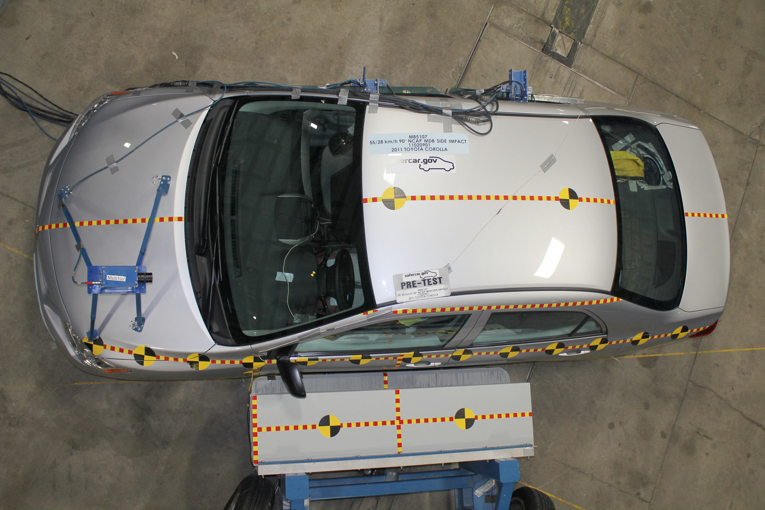 2011 TOYOTA COROLLA crash image 16