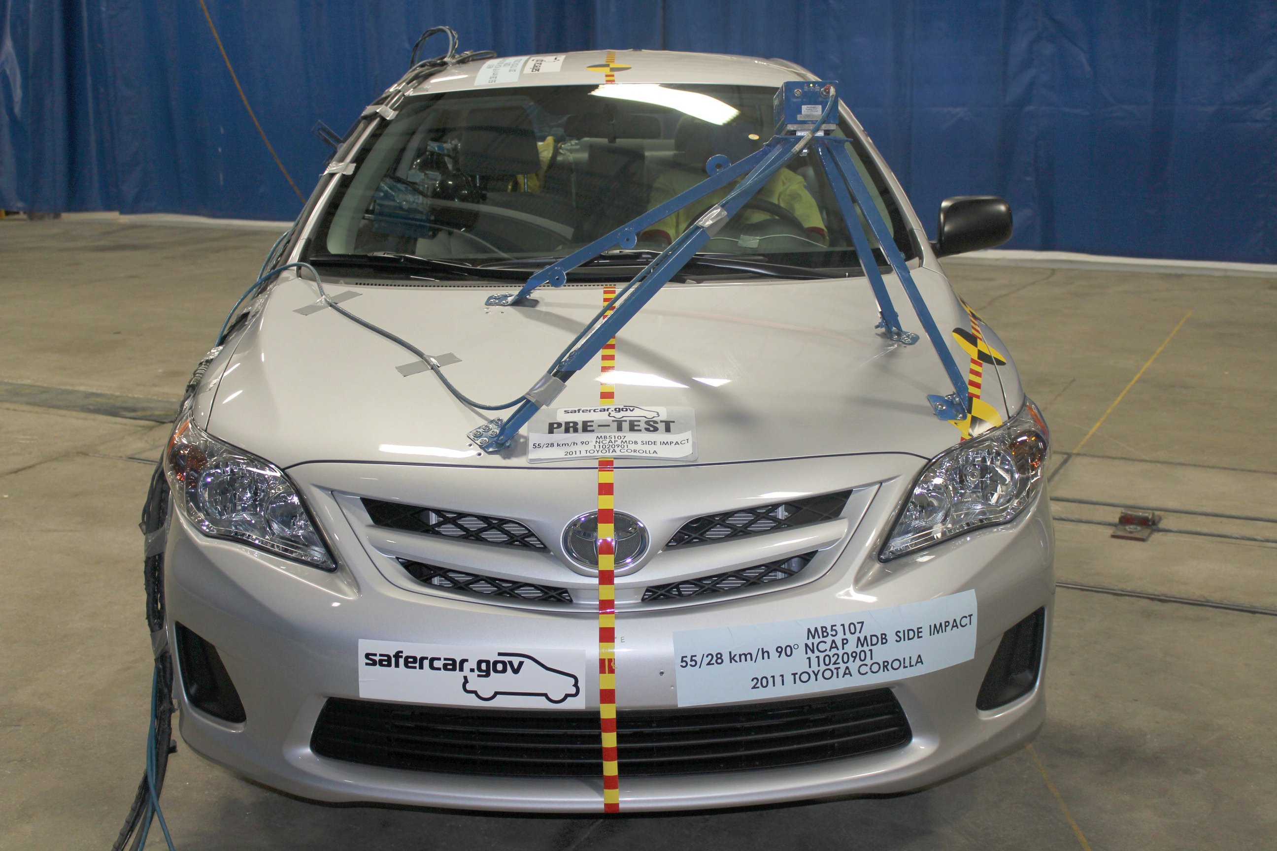 2011 TOYOTA COROLLA crash image 3