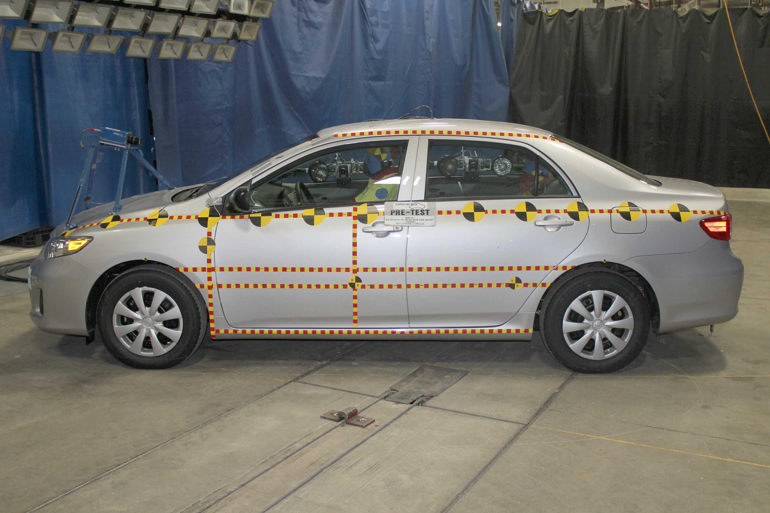 2011 TOYOTA COROLLA crash image 7