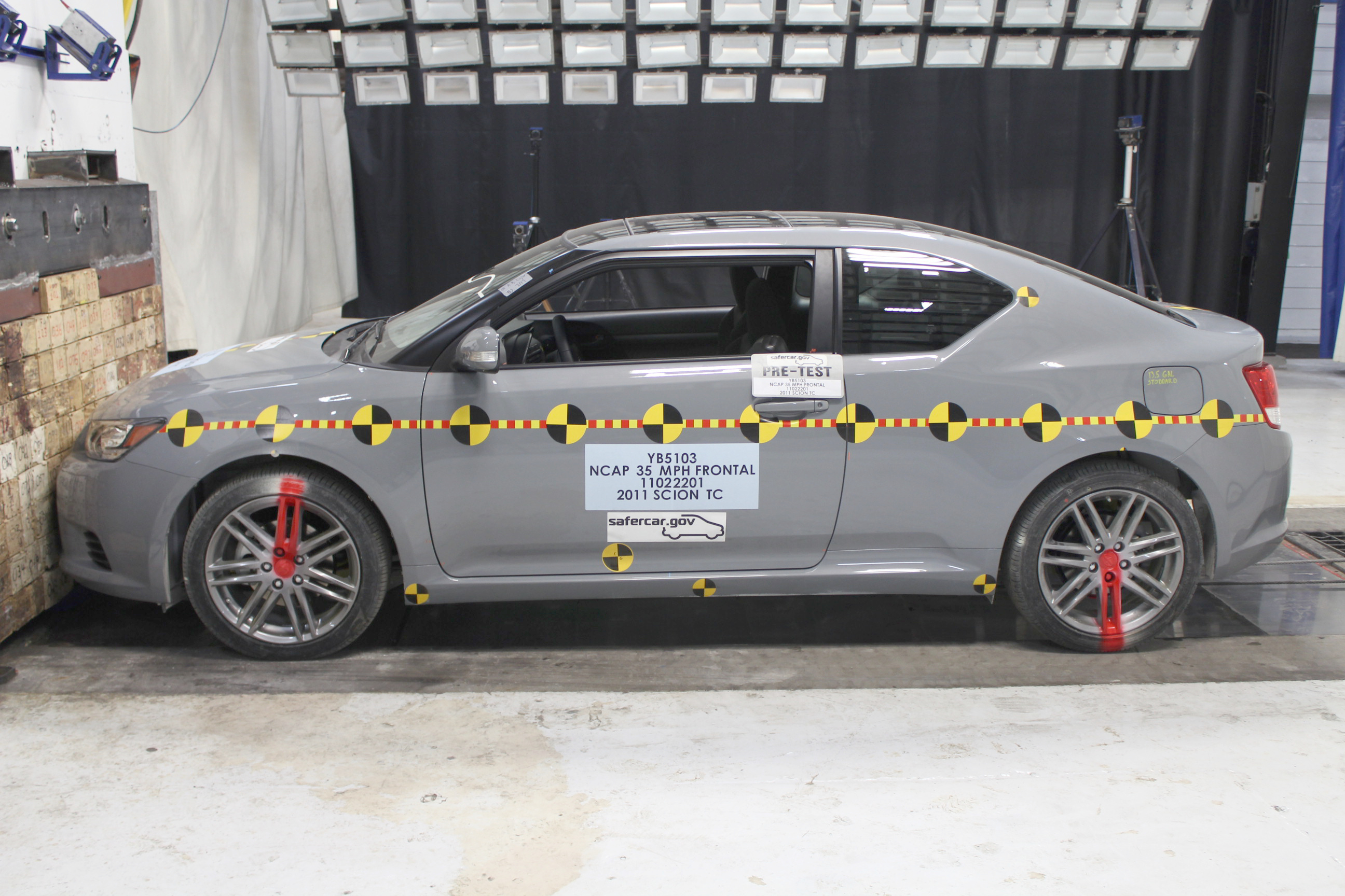 2011 TOYOTA SCION TC crash image 10