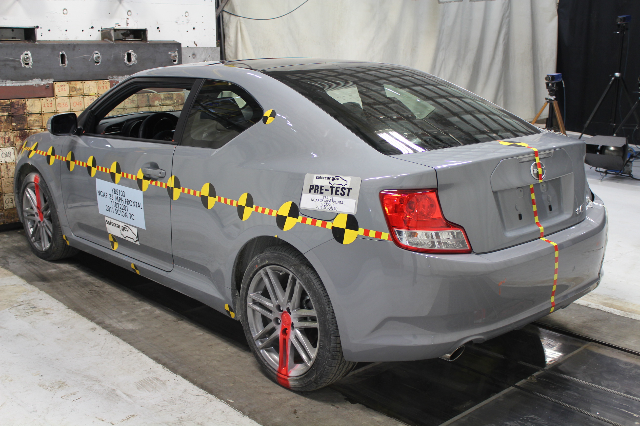 2011 TOYOTA SCION TC crash image 17