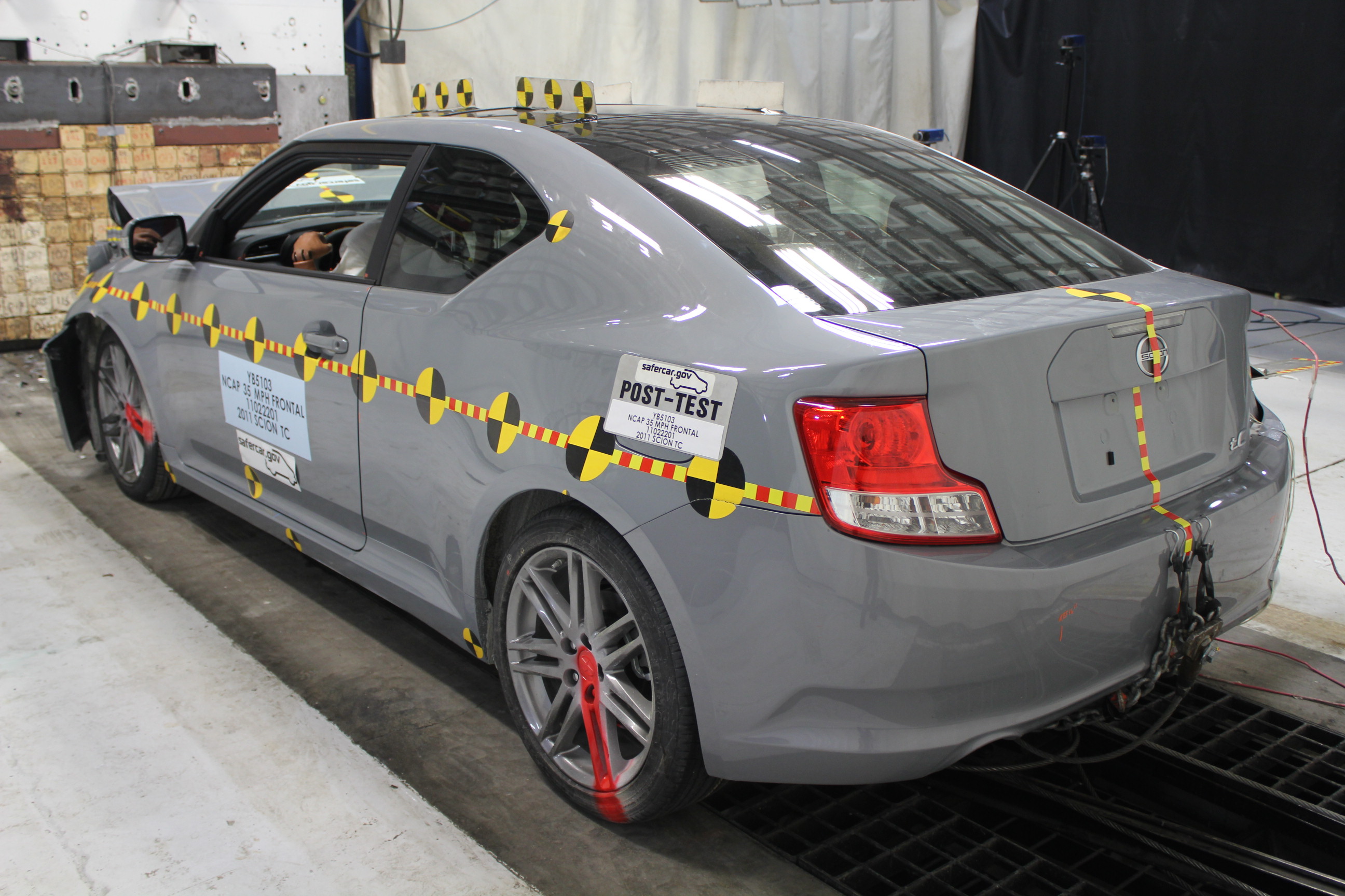 2011 TOYOTA SCION TC crash image 18