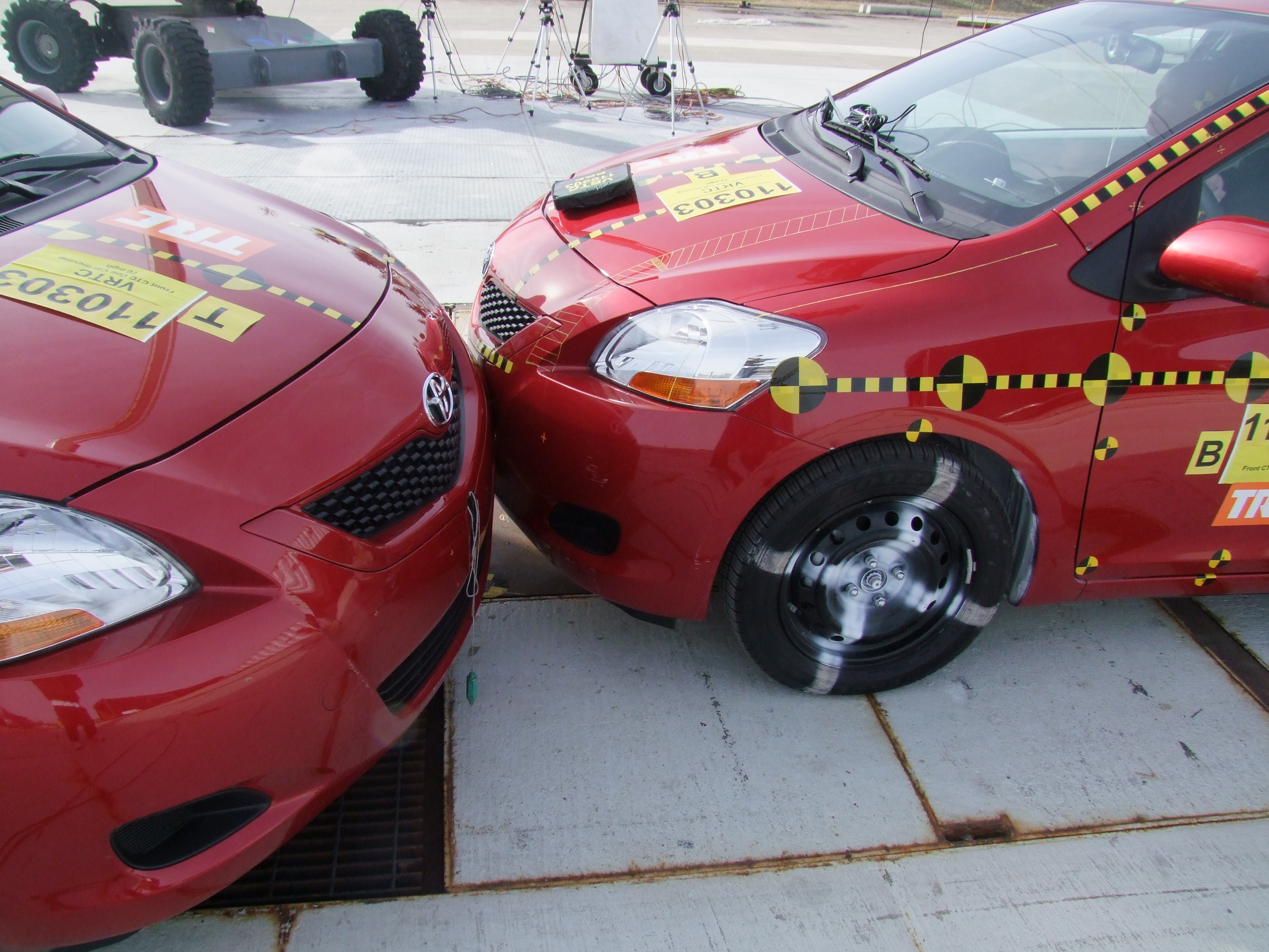 2010 TOYOTA YARIS crash image 15