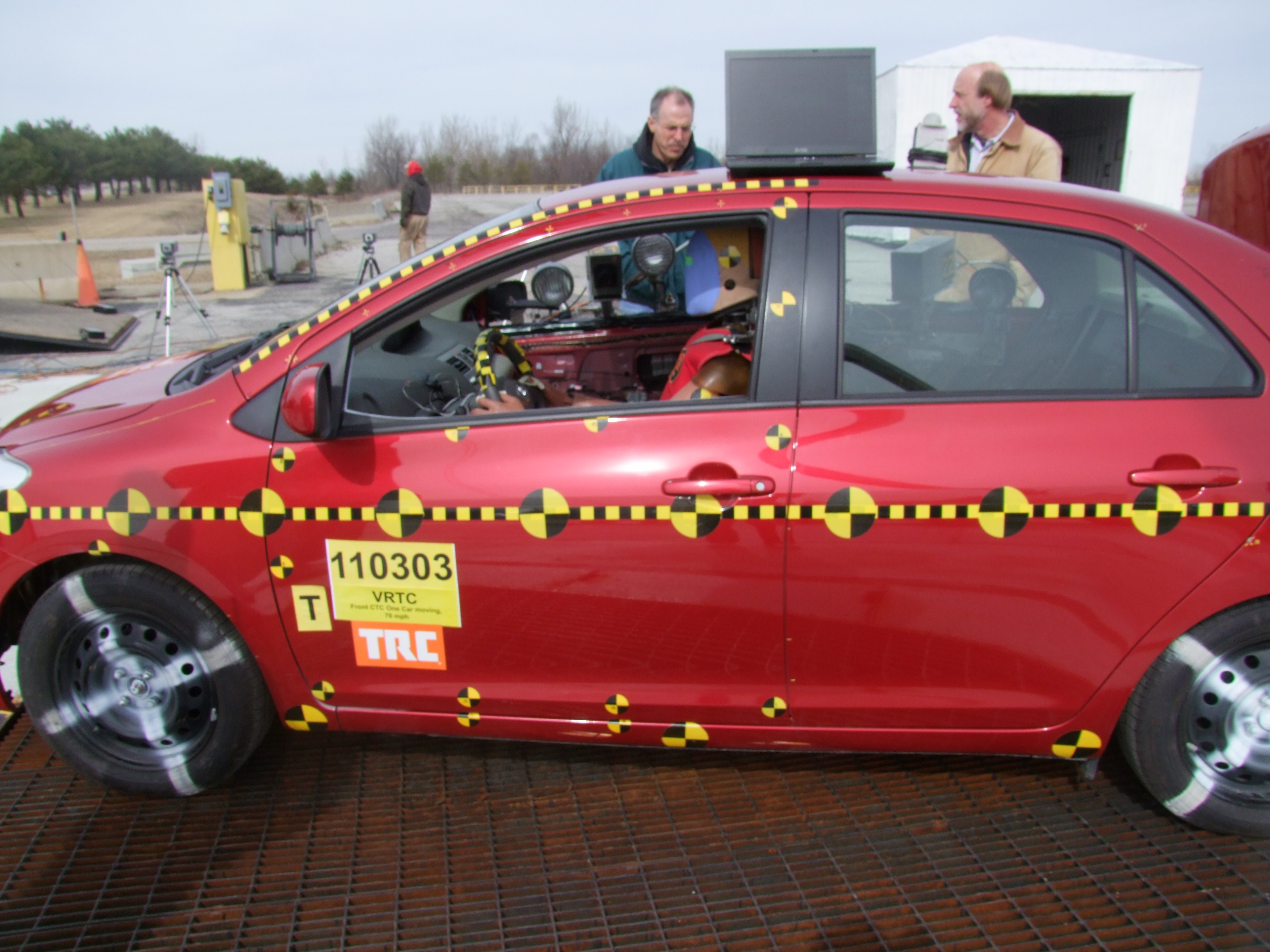 2010 TOYOTA YARIS crash image 16