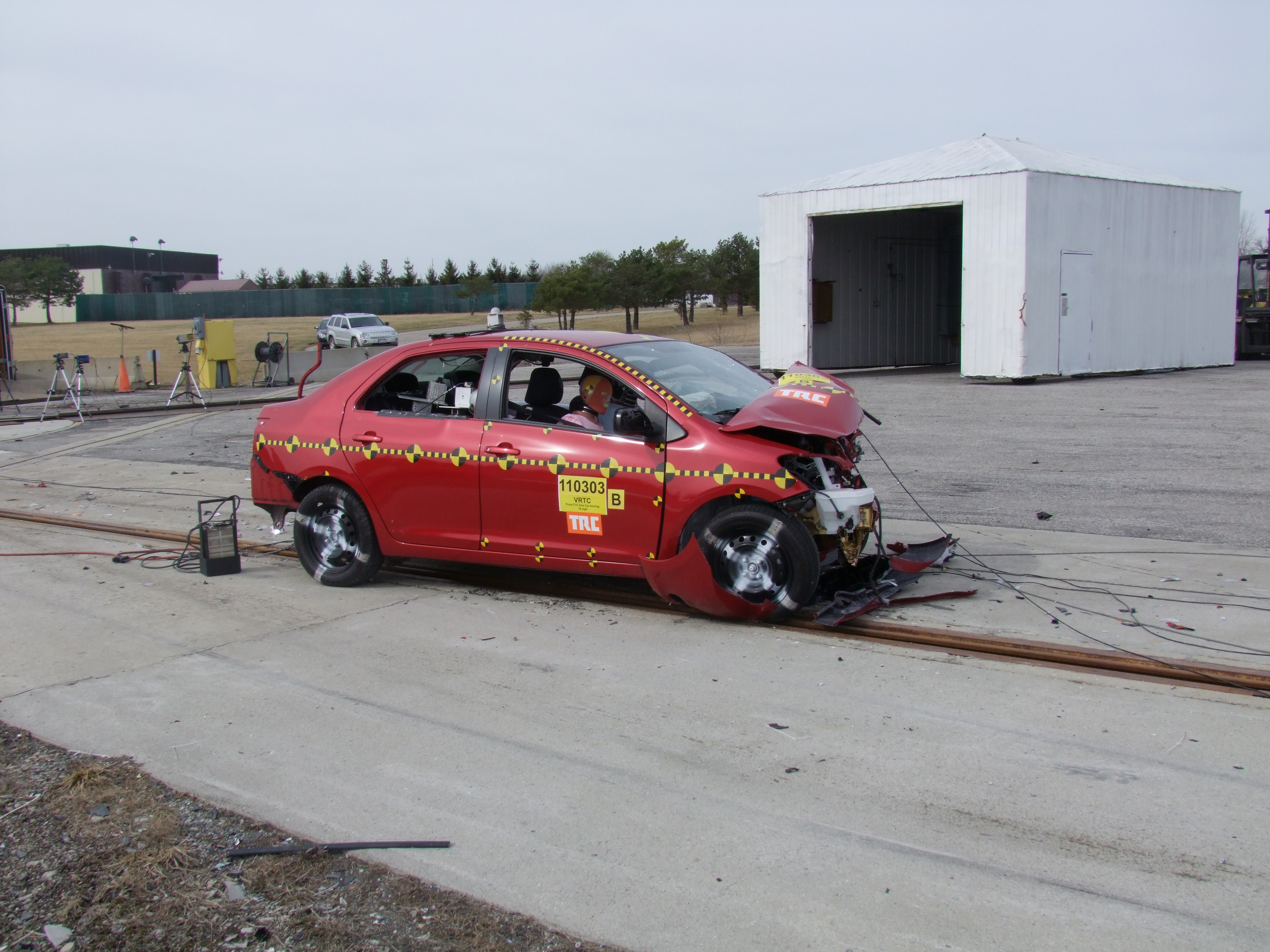 2010 TOYOTA YARIS crash image 23