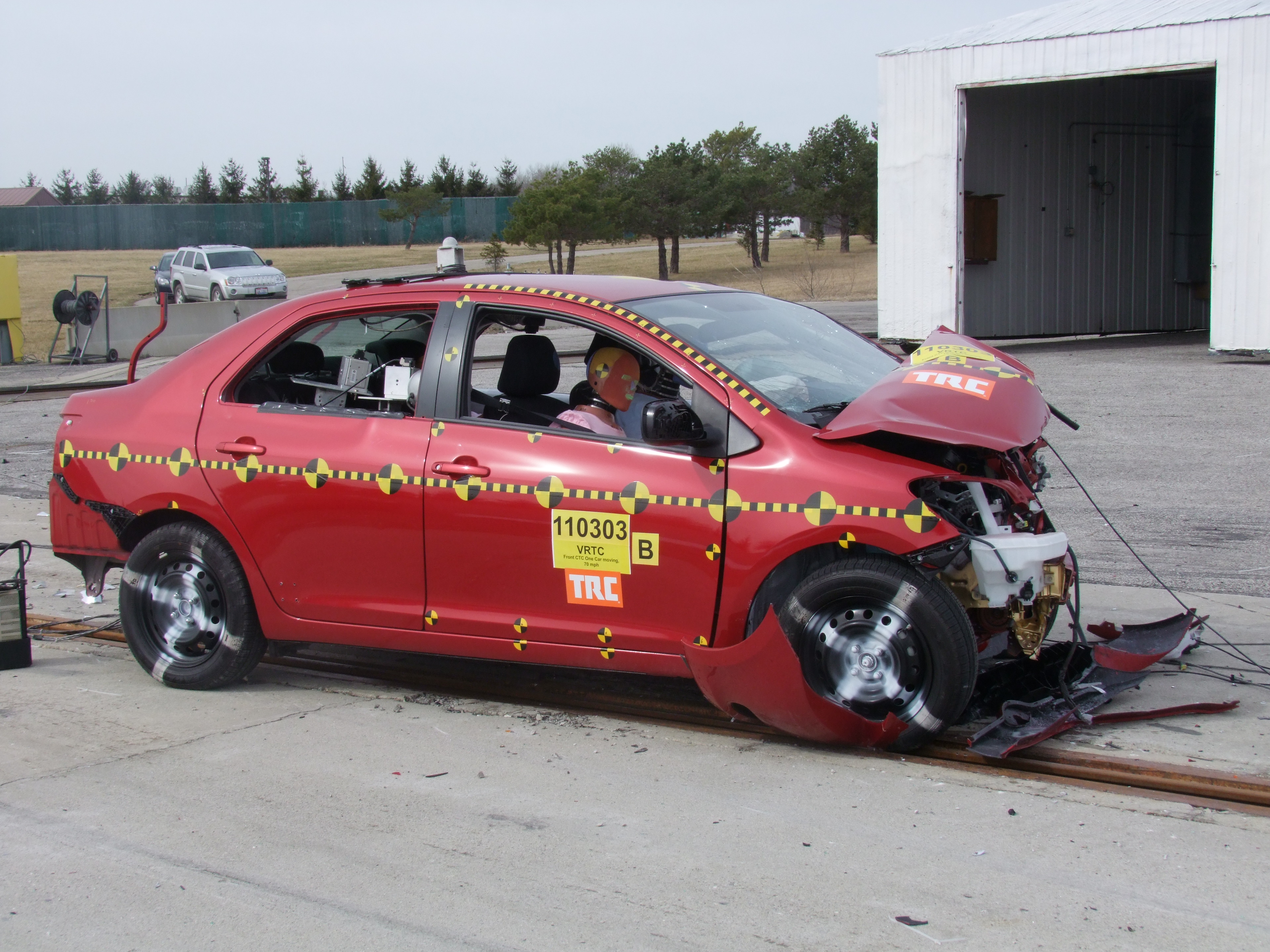 2010 TOYOTA YARIS crash image 24