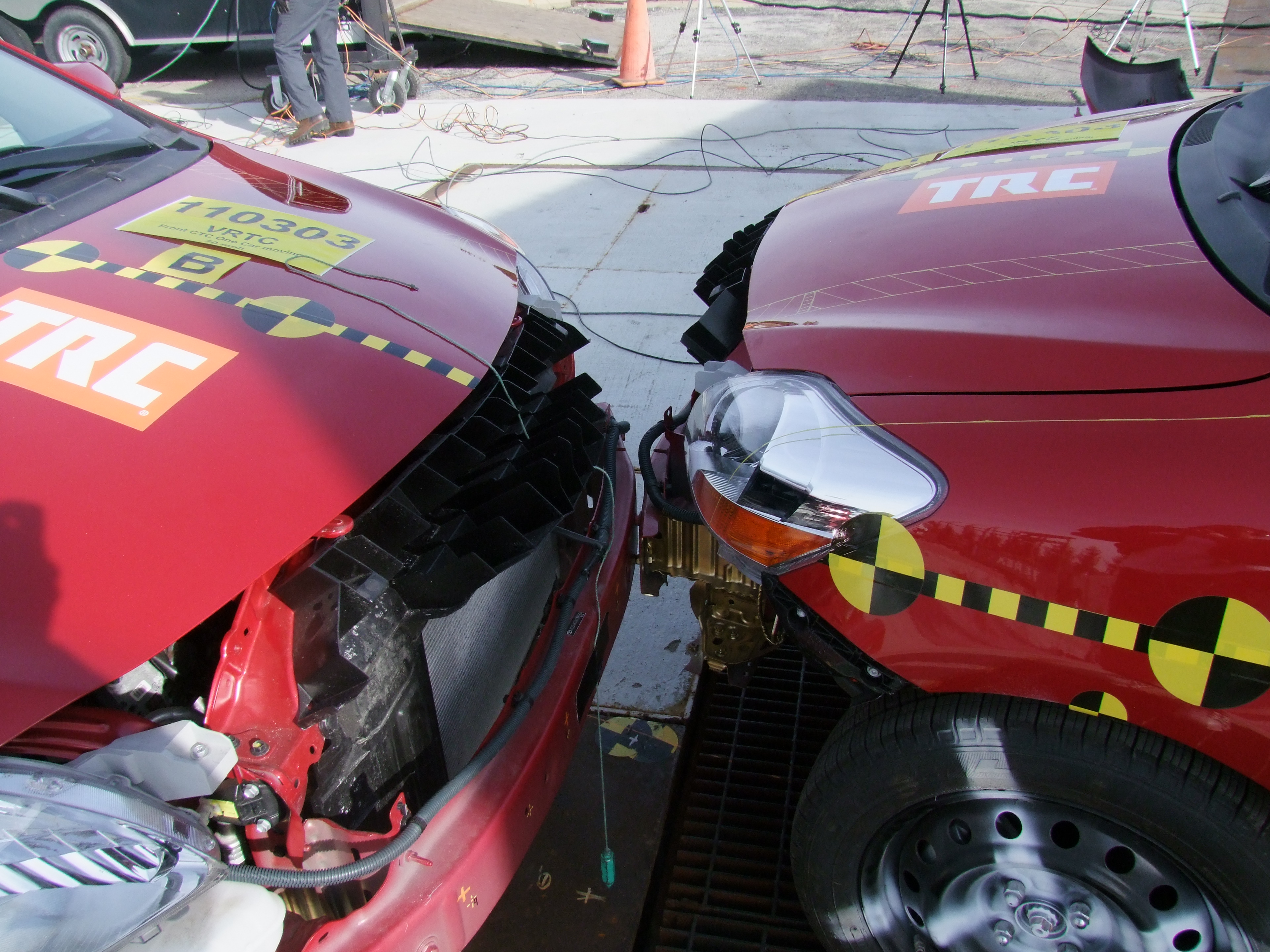 2010 TOYOTA YARIS crash image 9
