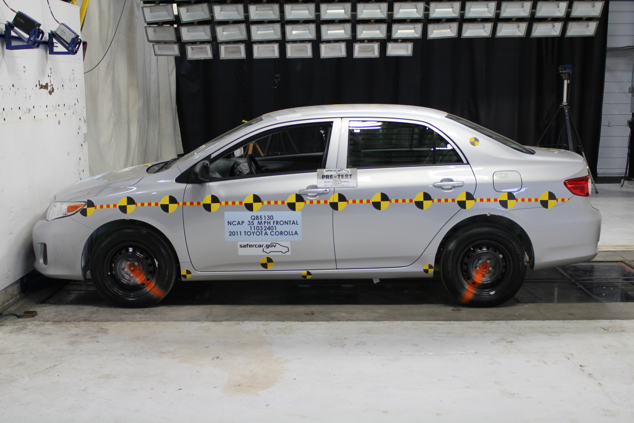2011 TOYOTA COROLLA crash image 10
