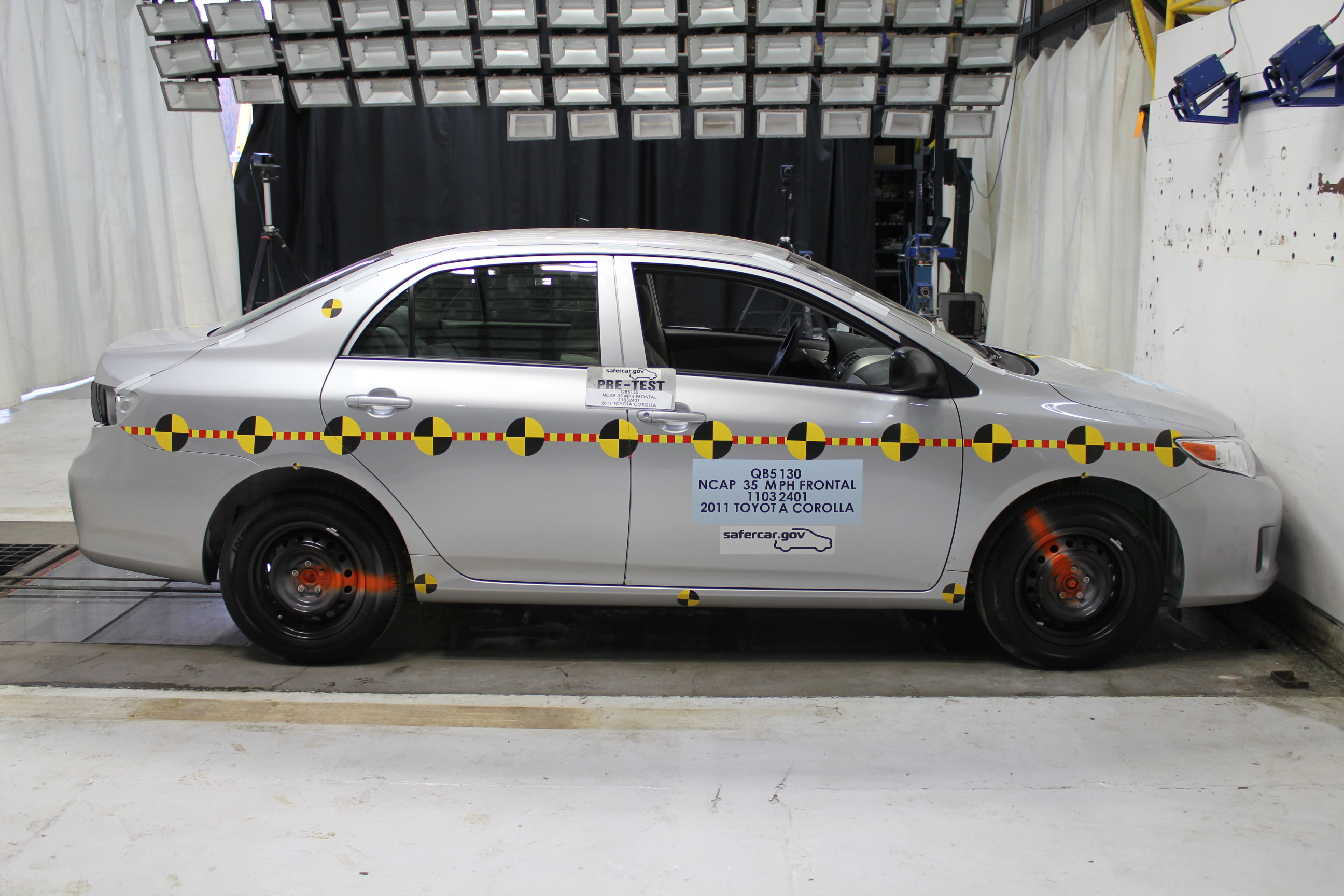 2011 TOYOTA COROLLA crash image 13