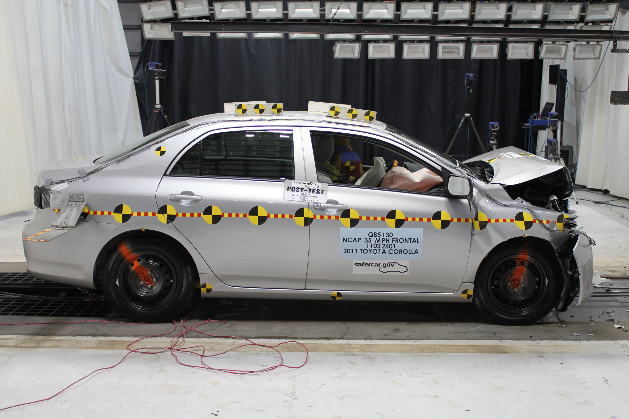 2011 TOYOTA COROLLA crash image 14