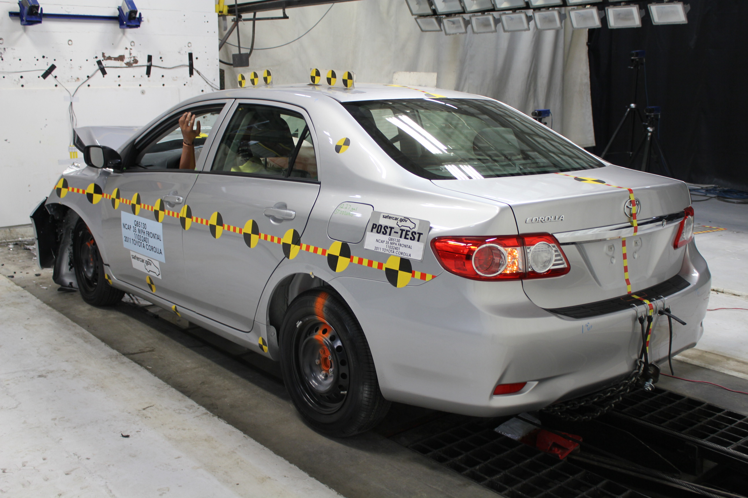 2011 TOYOTA COROLLA crash image 18