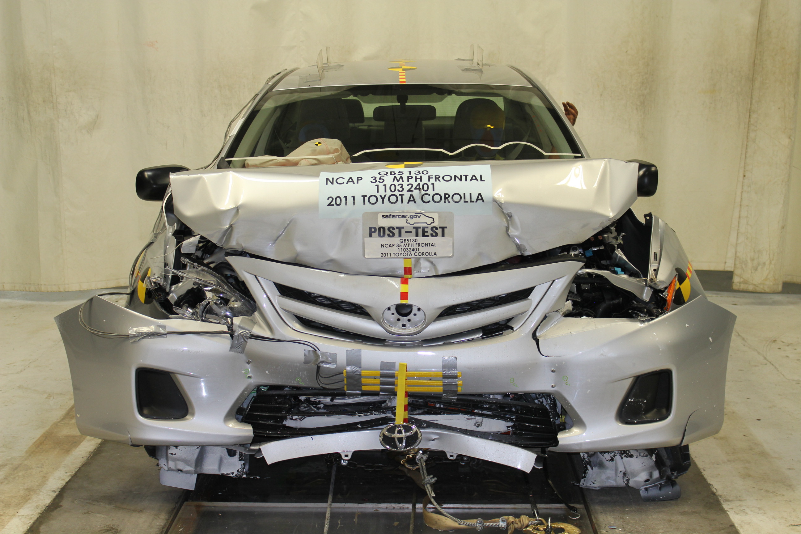 2011 TOYOTA COROLLA crash image 9