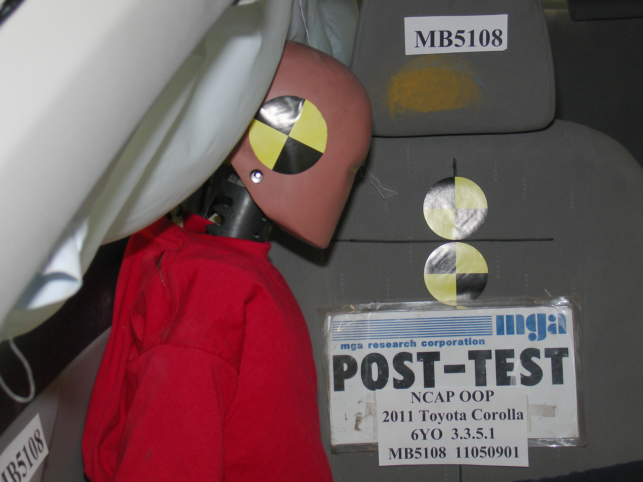 2011 TOYOTA COROLLA crash image 16