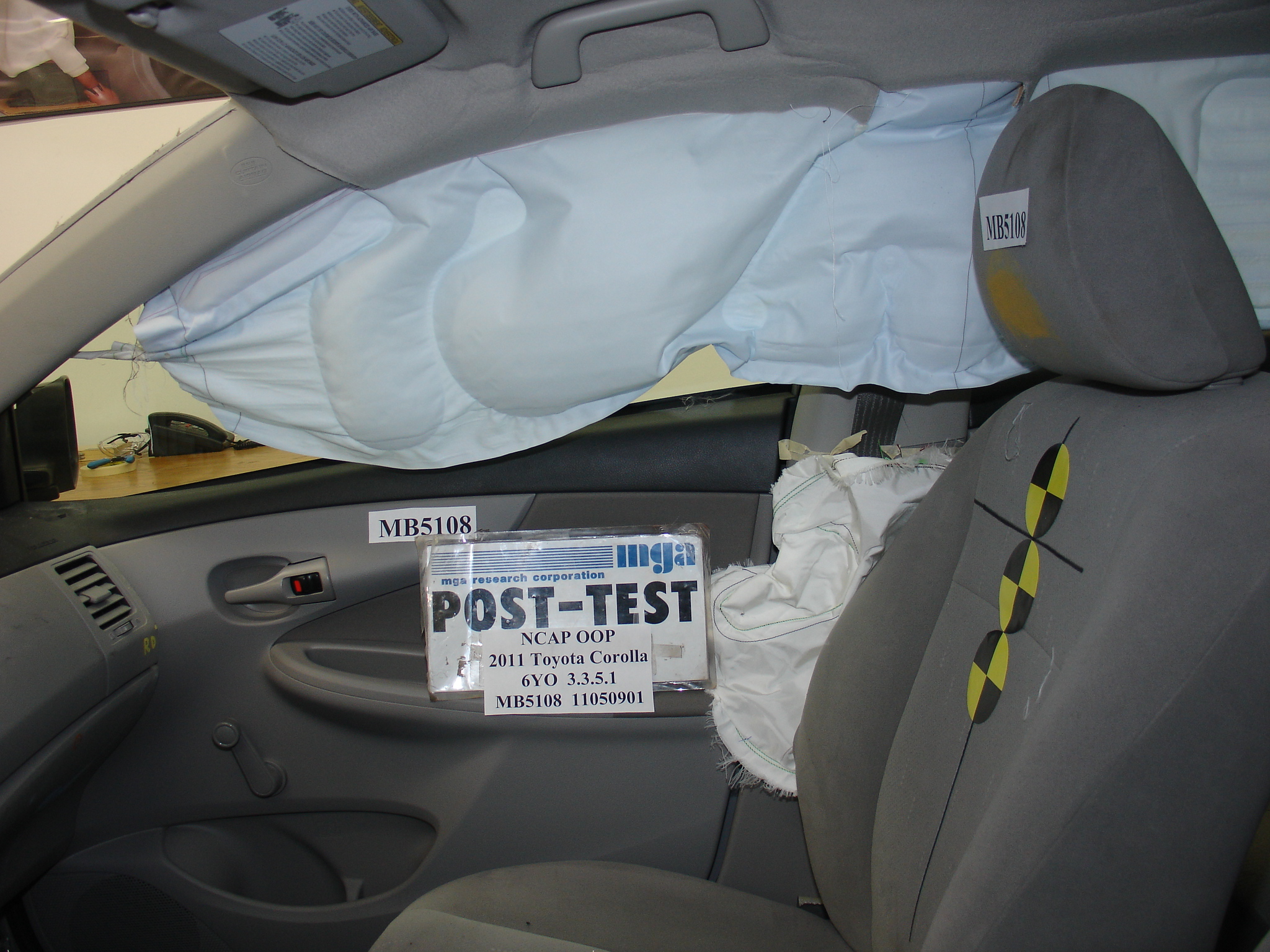 2011 TOYOTA COROLLA crash image 21