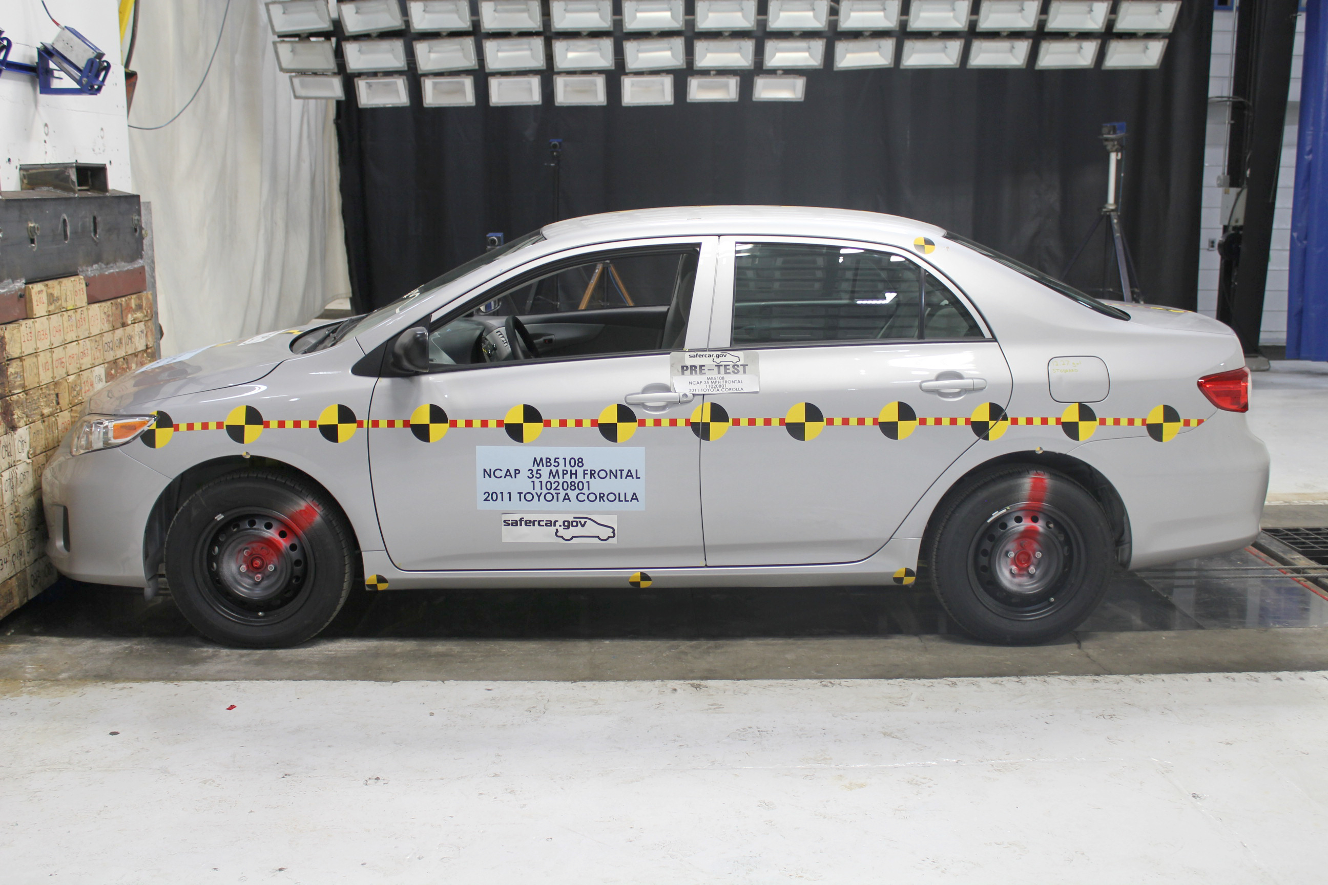 2011 TOYOTA COROLLA crash image 3