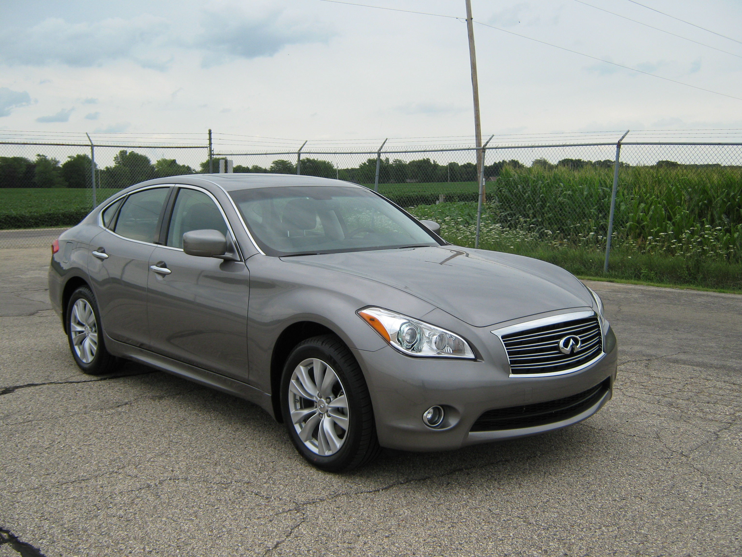 2011 INFINITI M37 crash image