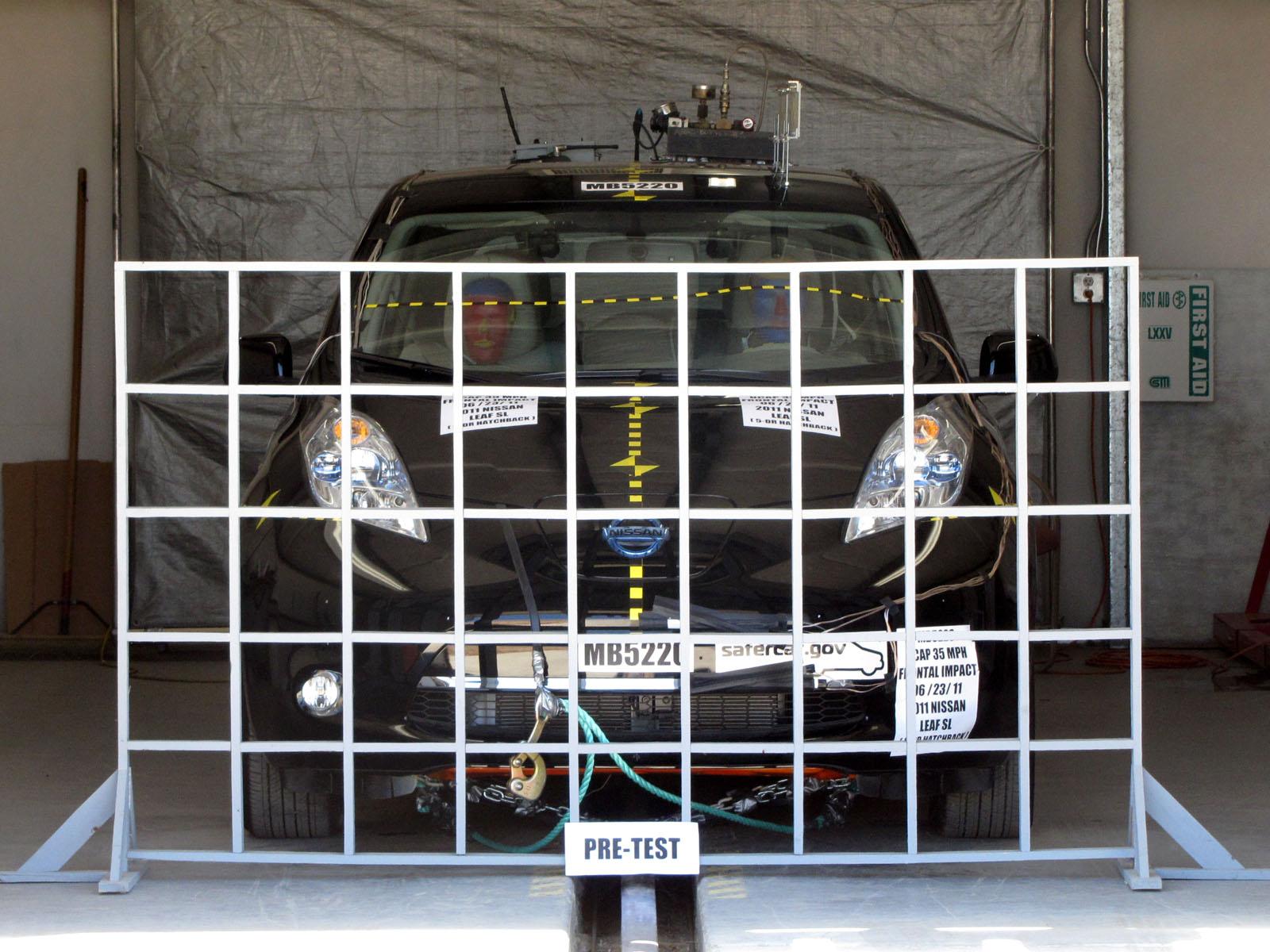 2011 NISSAN LEAF crash image