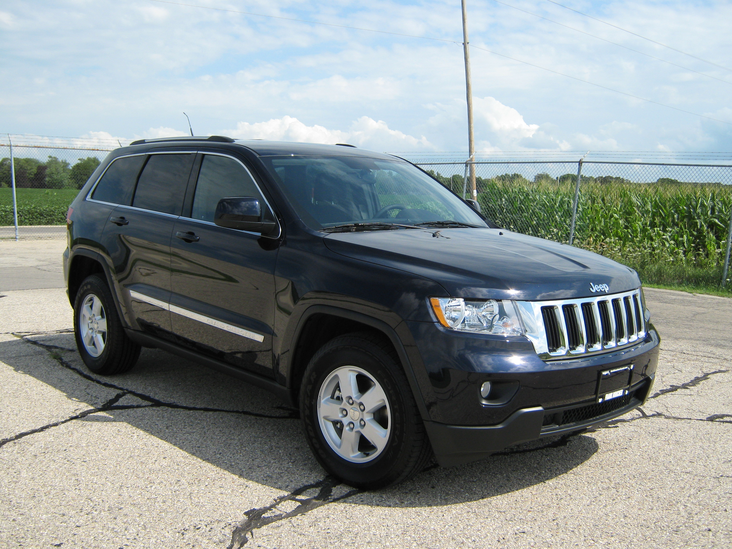 2011 JEEP GRAND CHEROKEE crash image