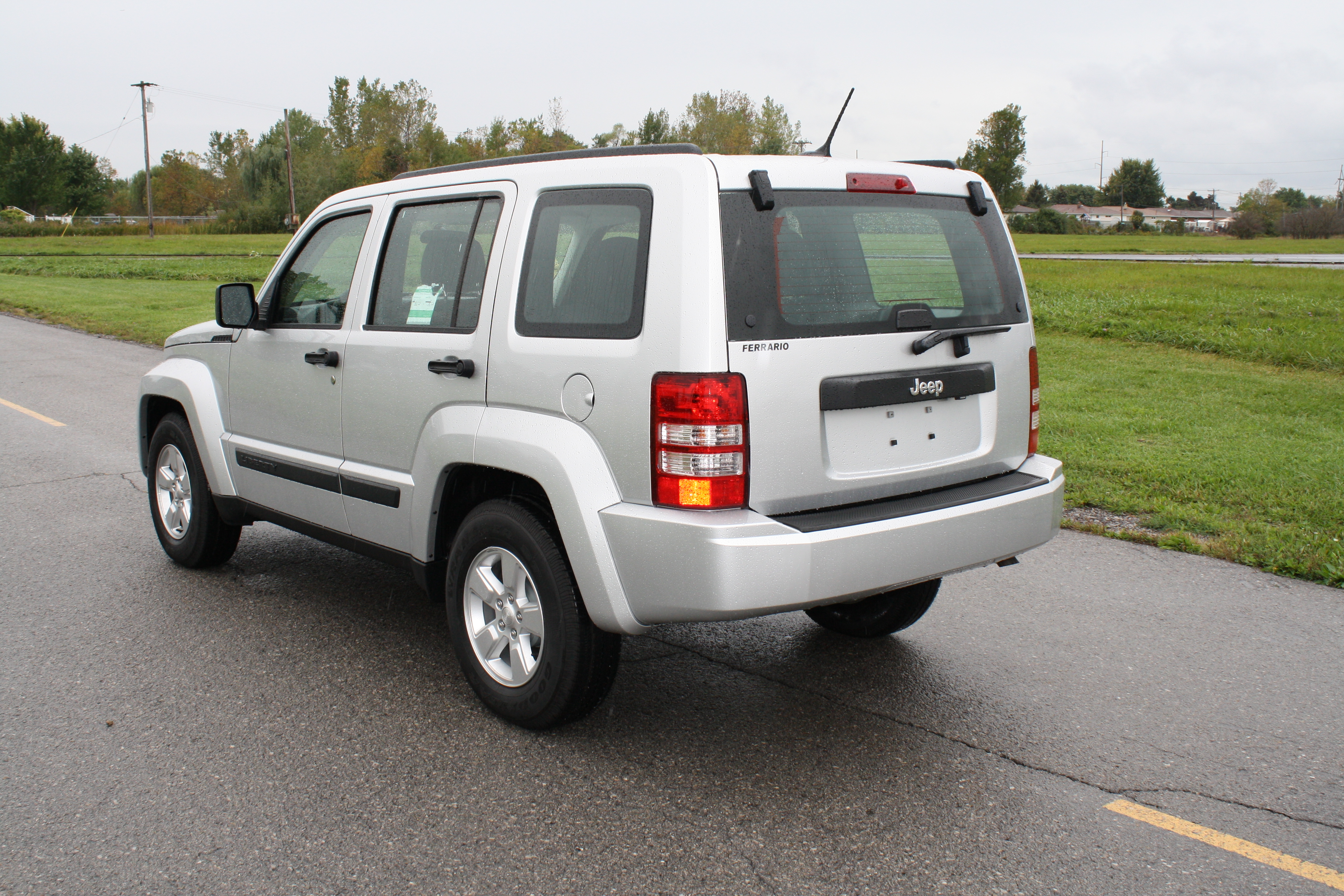 2012 JEEP LIBERTY crash image 2