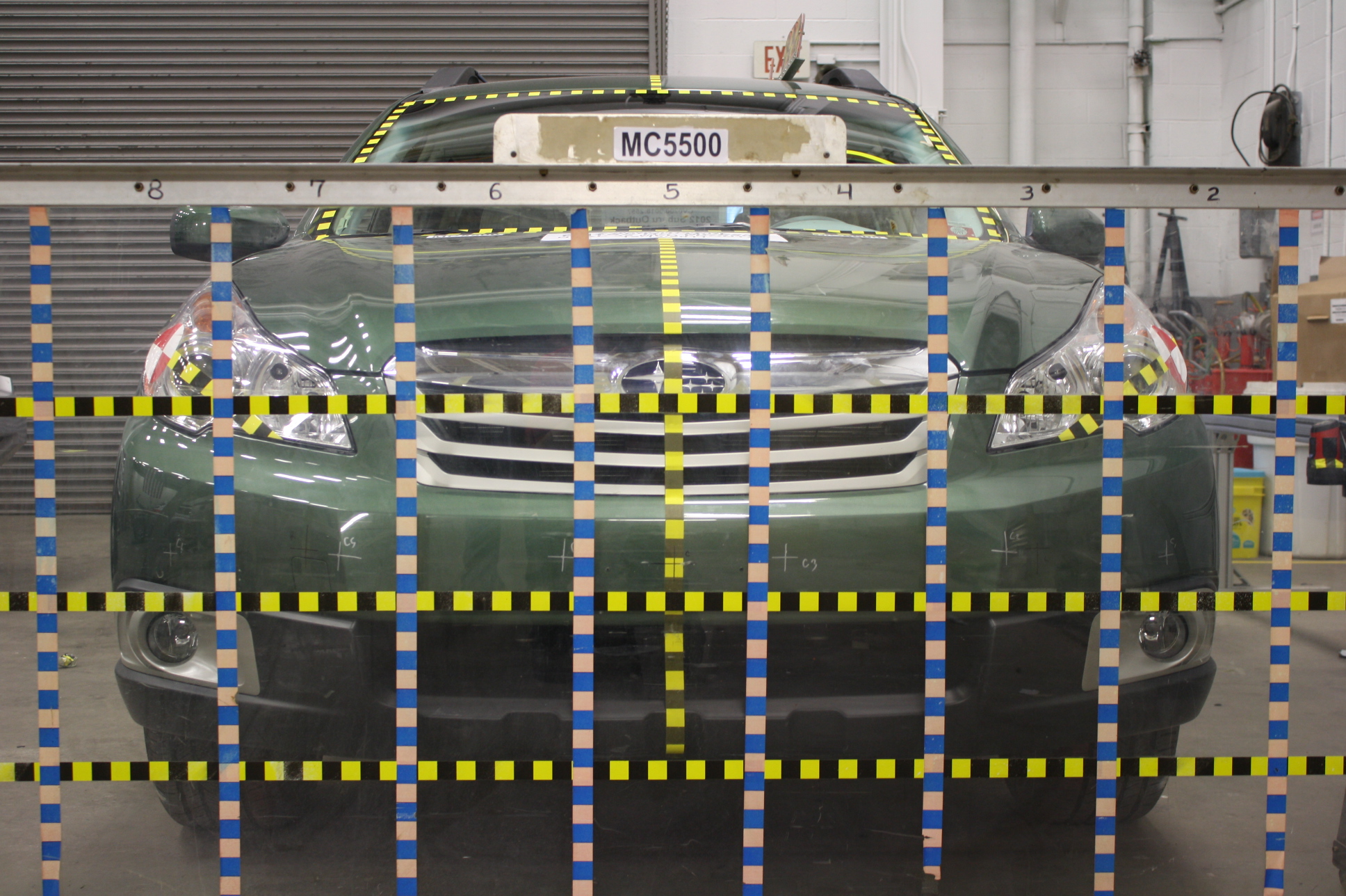 2012 SUBARU OUTBACK crash-test photo